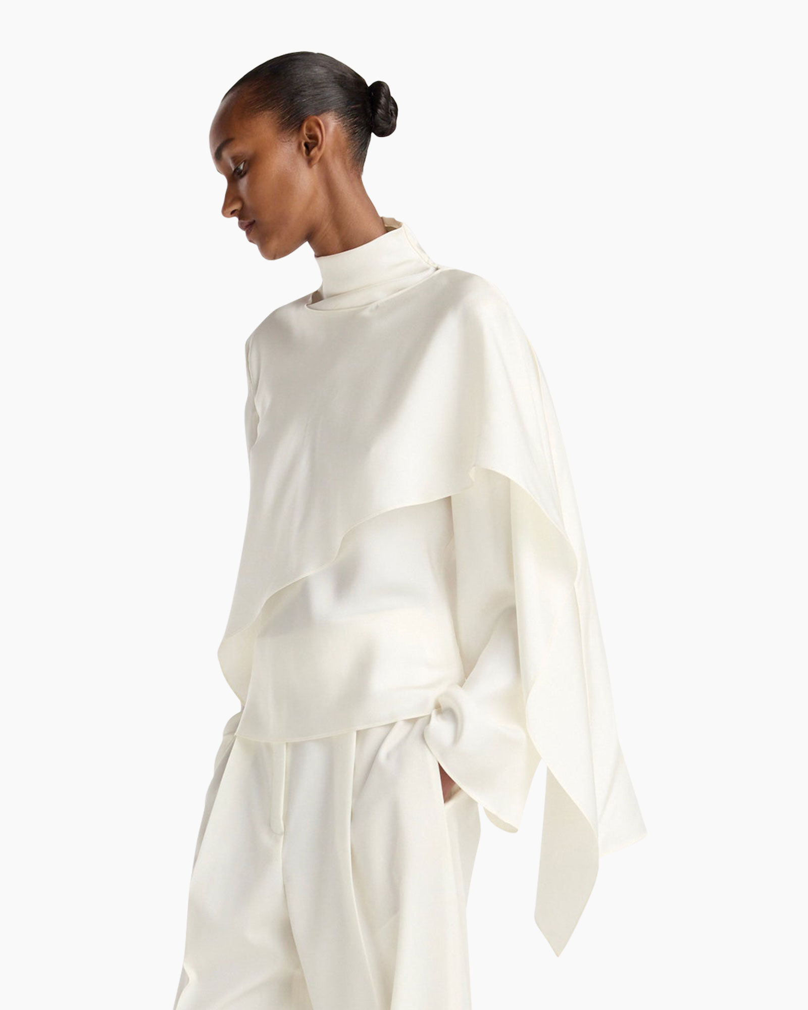 poncho, oversized, wit, turtleneck, asymmetrisch