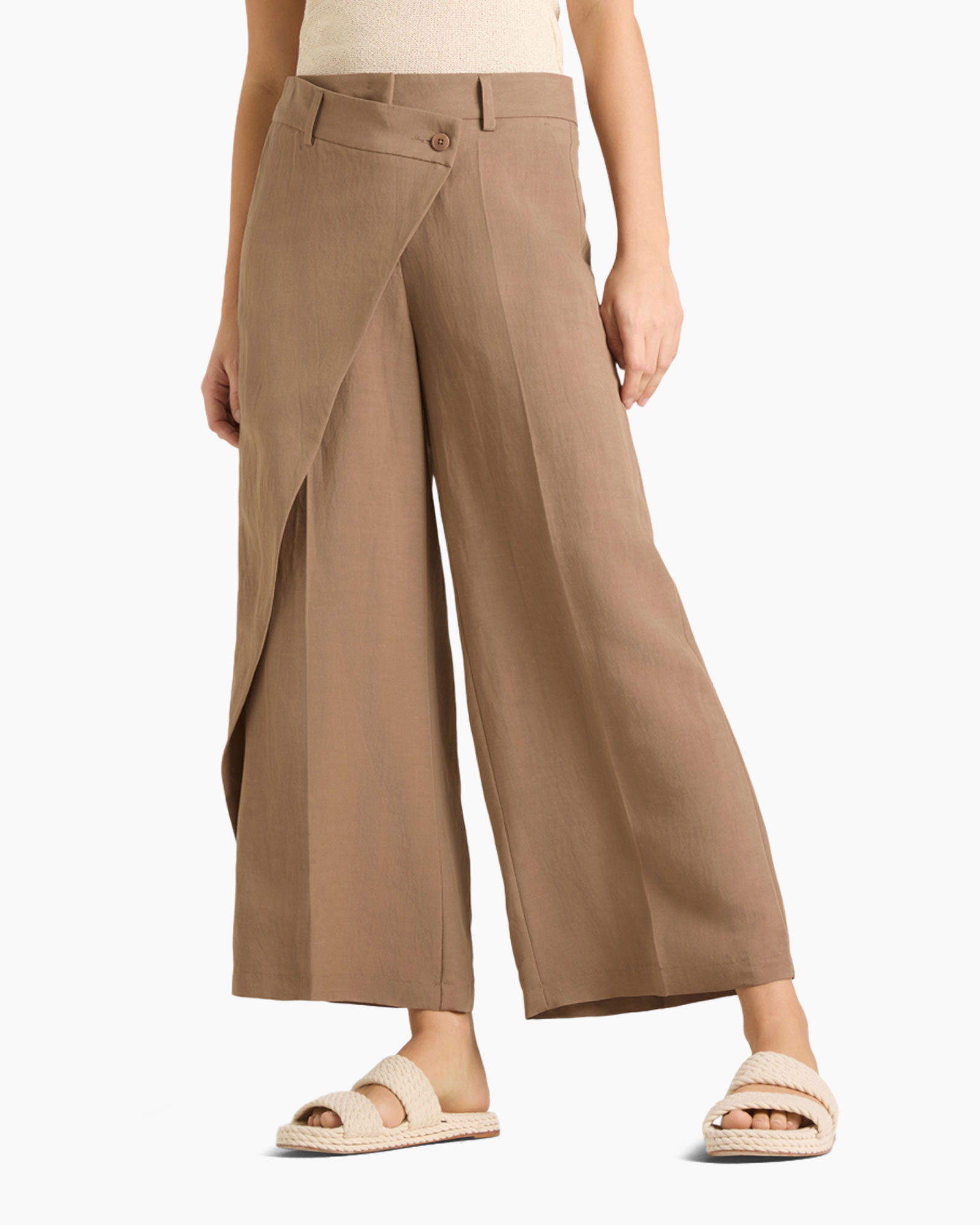 broek met wijde pijpen, wrap voorkant, beige bruin, linnen-achtige stof, slip-on sandalen