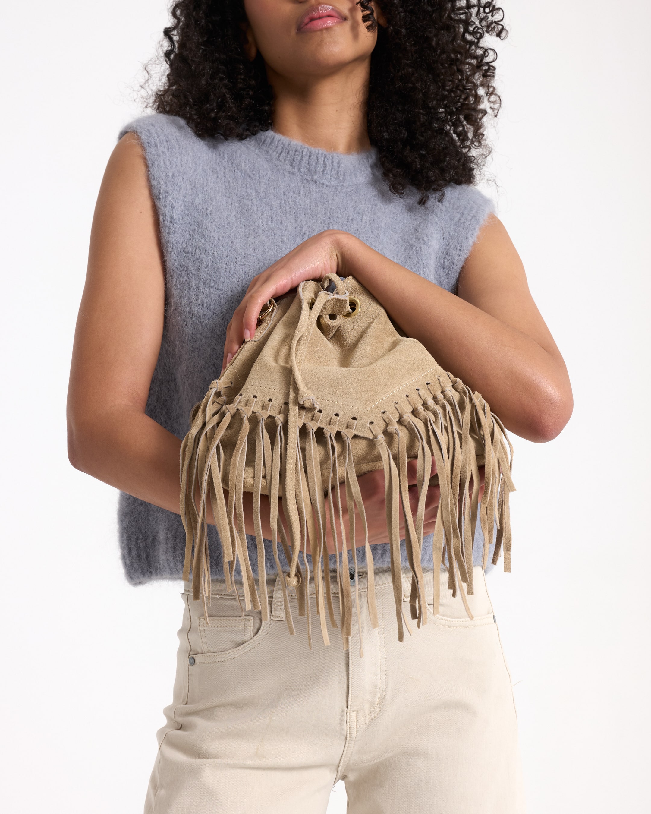 fringe, tas met franjes, beige tas, tas met trekkoord, zacht suède