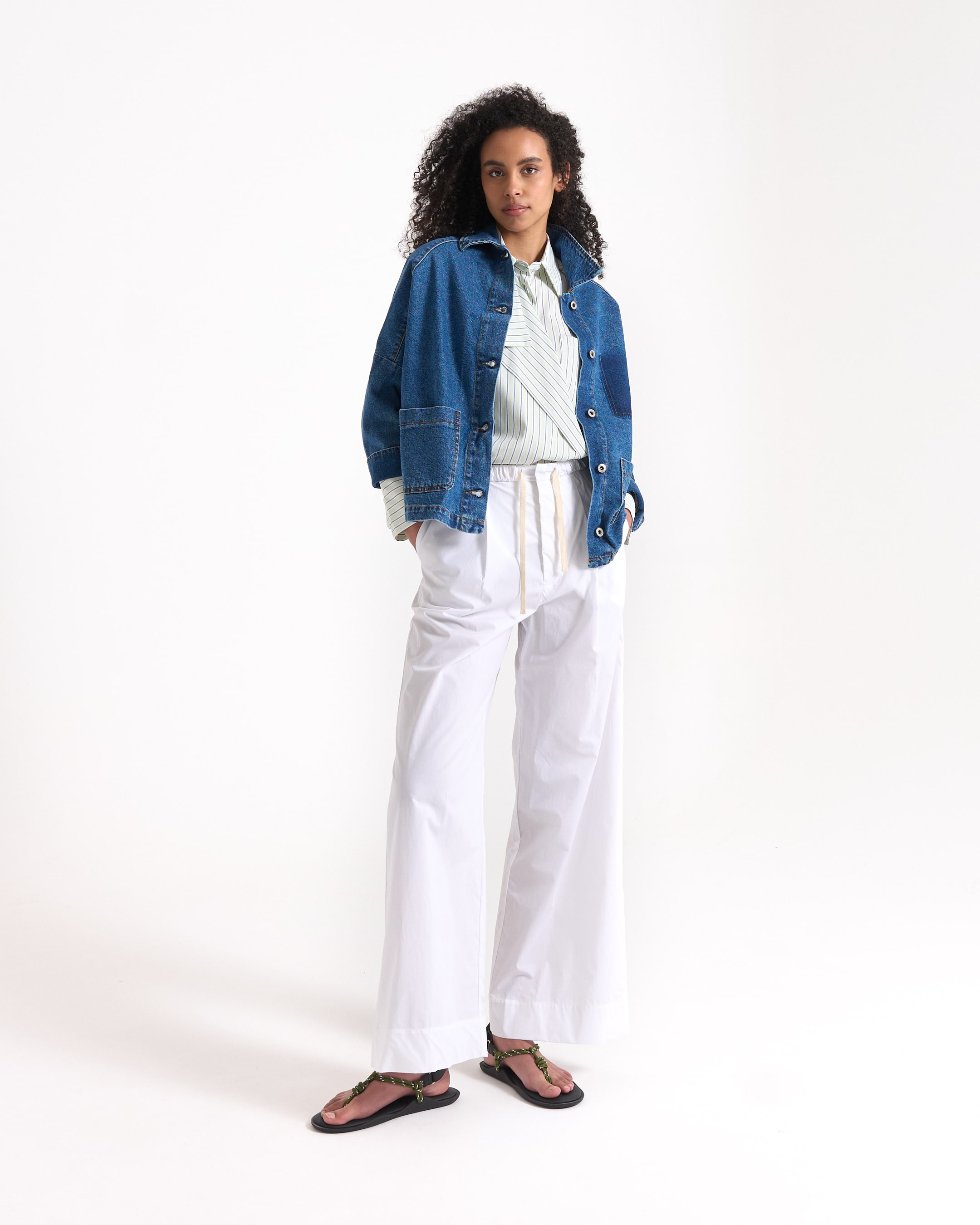 spijkerjasje, blauw, patchzak, knopen vooraan, lange mouwen