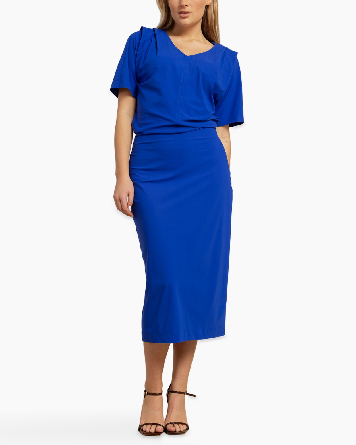 blauwe jurk, midi jurk, korte mouwen, v-hals, slanke pasvorm