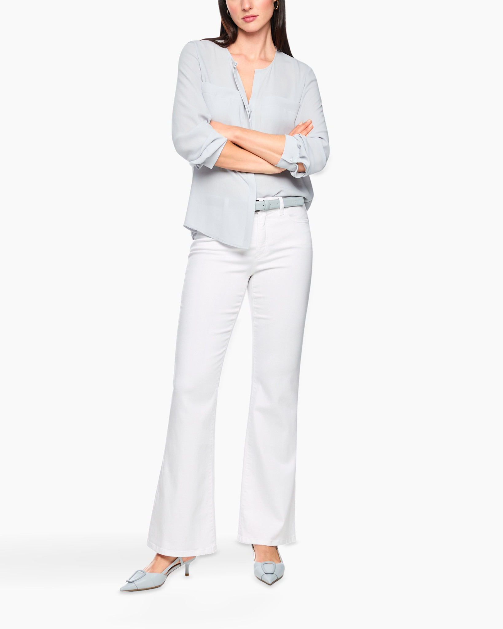 blouse, lichtblauw, lange mouwen, kraagloze/kolk?, losvallend