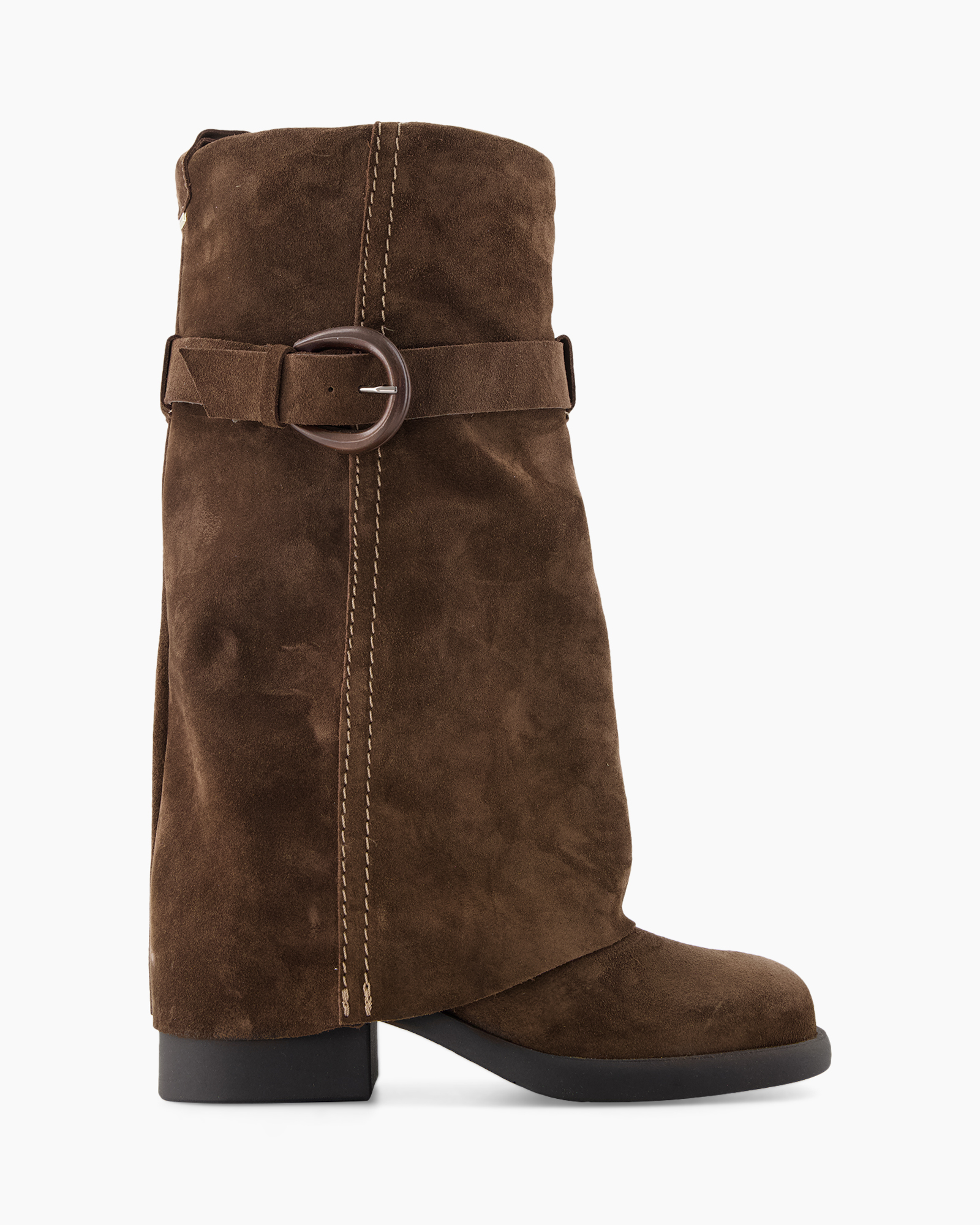 enkellaars, bruine suède, mid hoogte hak, riem gesp, stikdetail