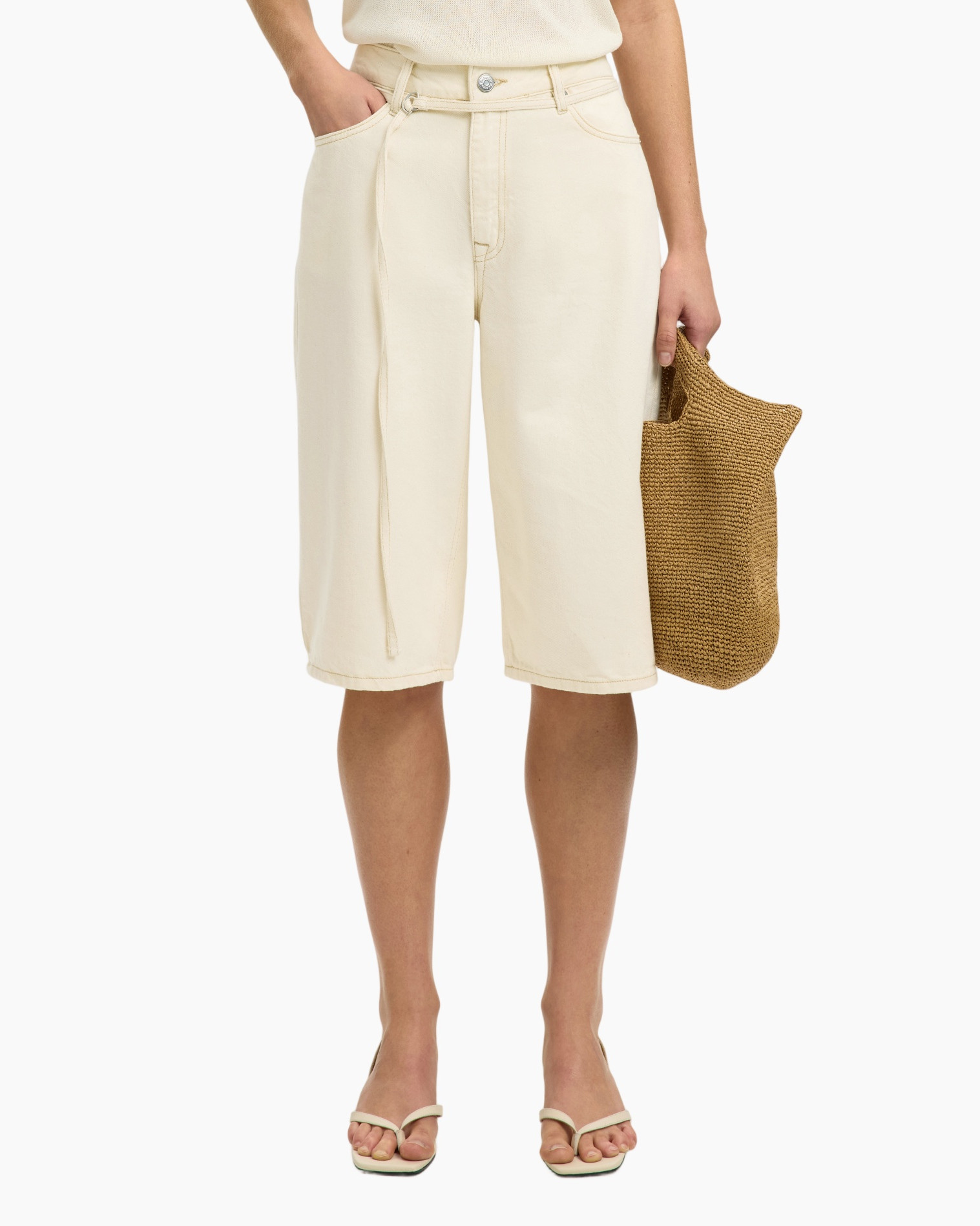 shorts, knee-length, cream, linen-like, pockets
