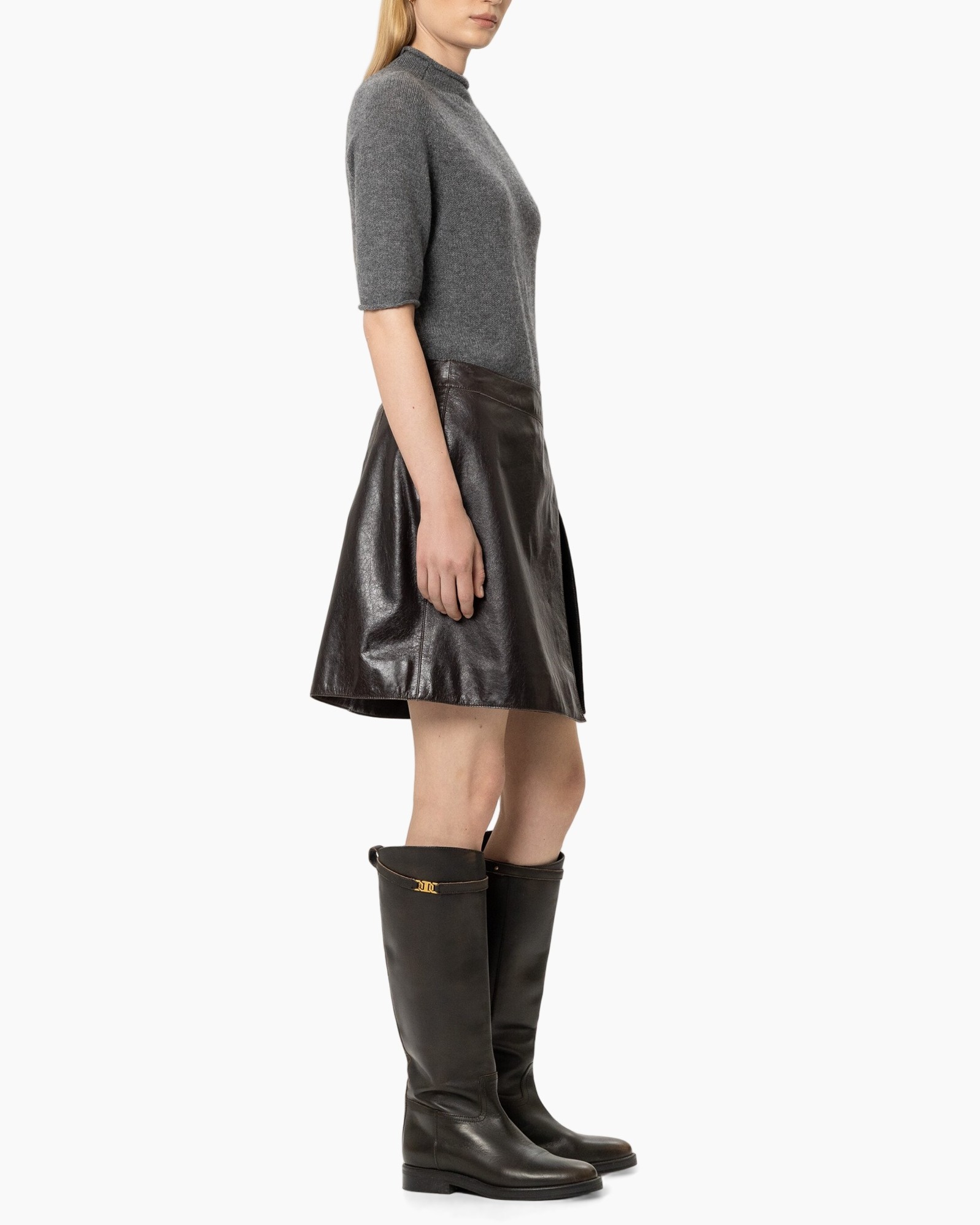 turtleneck, grijze trui, knee-high boots, lederrok, damesoutfit