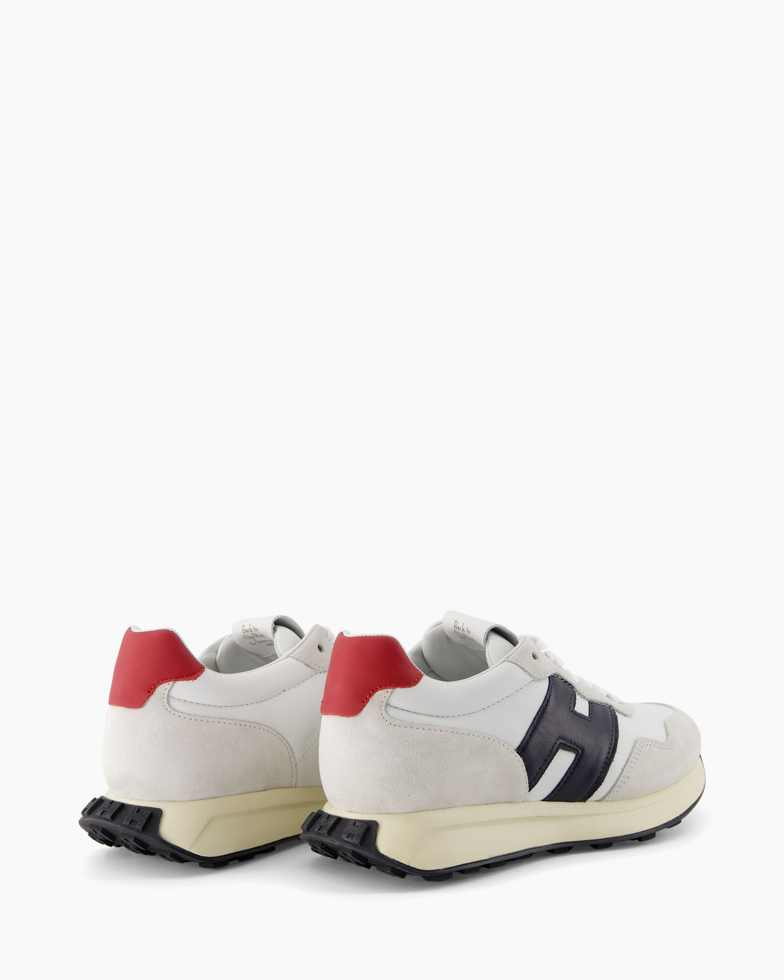 sneakers, schoenen, neutralen kleuren, rode hiel, contrast paneel