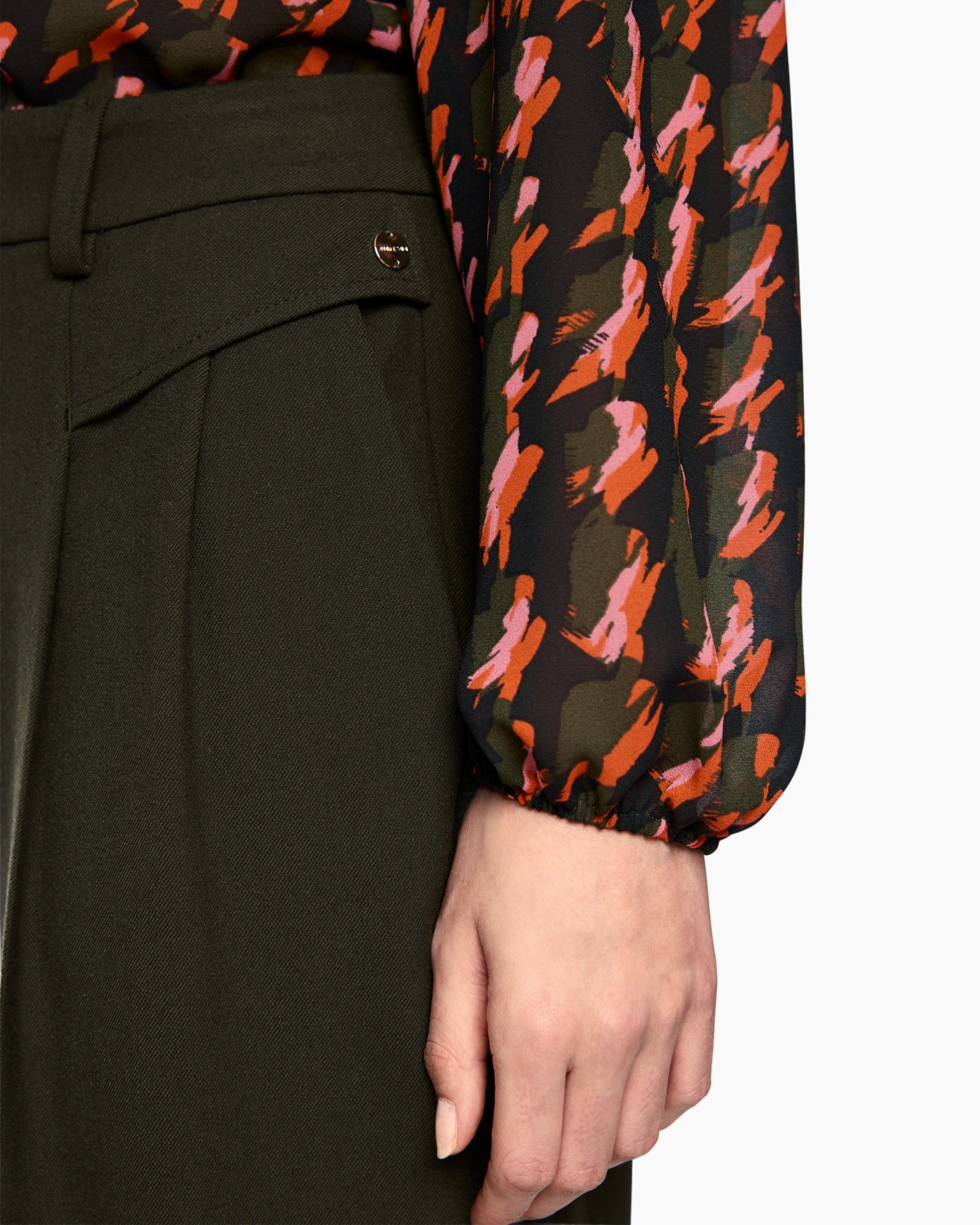 olijfgroene, broek, zak, knop, print mouw