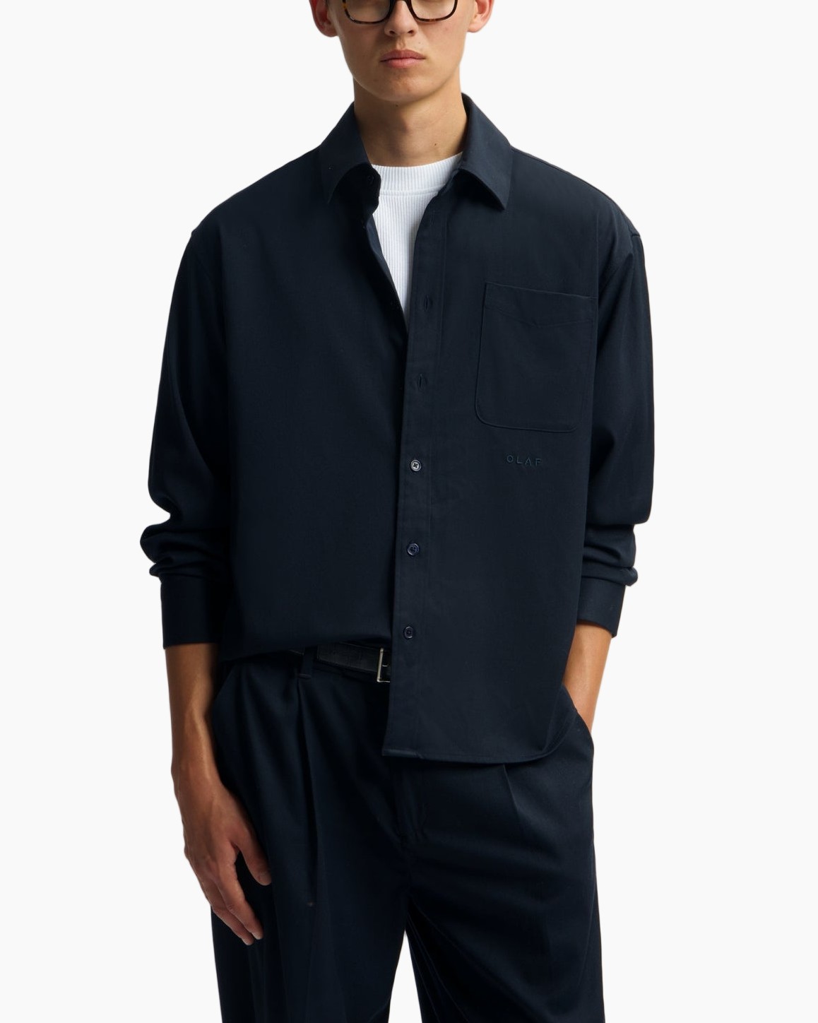 donkerblauw shirt, knopsluiting, lange mouwen, zak, kraag