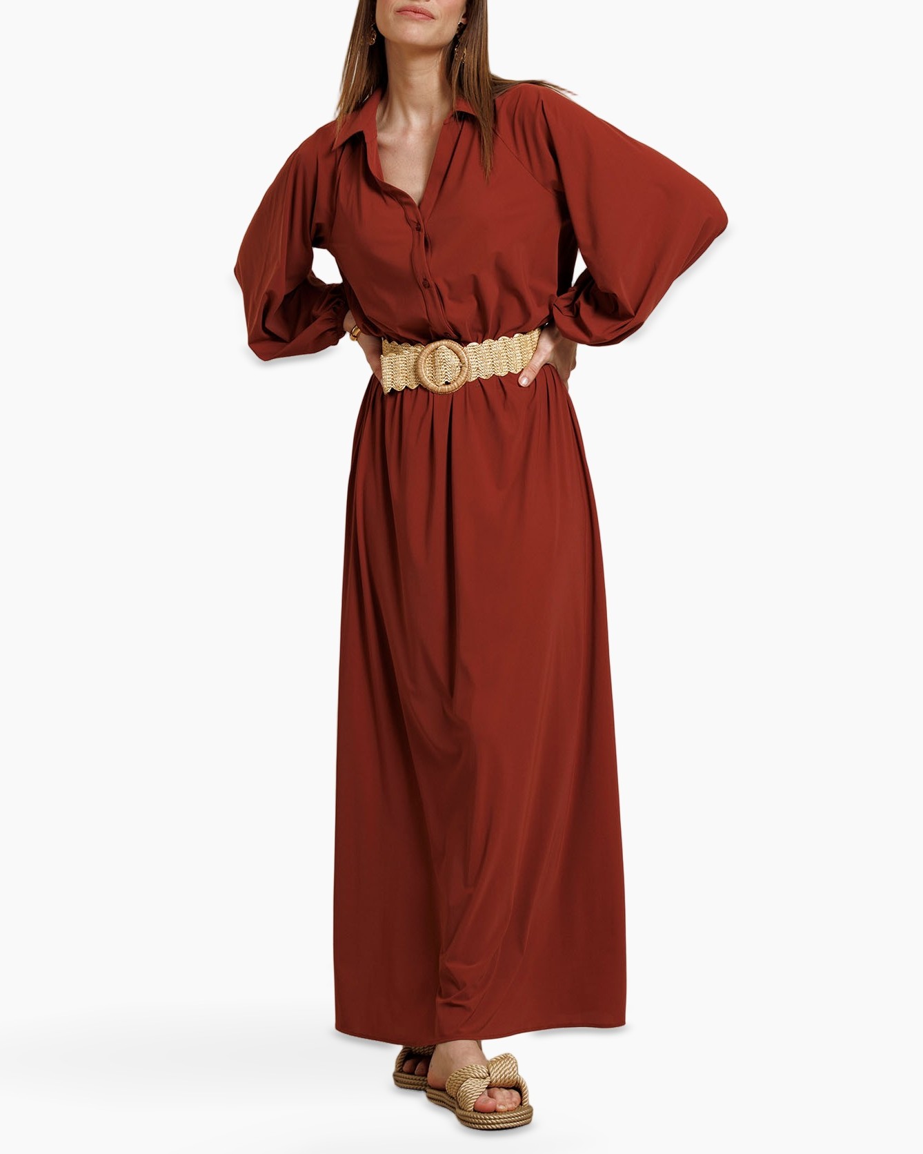 onne-lang: nl, maxi jurk, roodbruin, lange mouwen, kraag, elastische taille