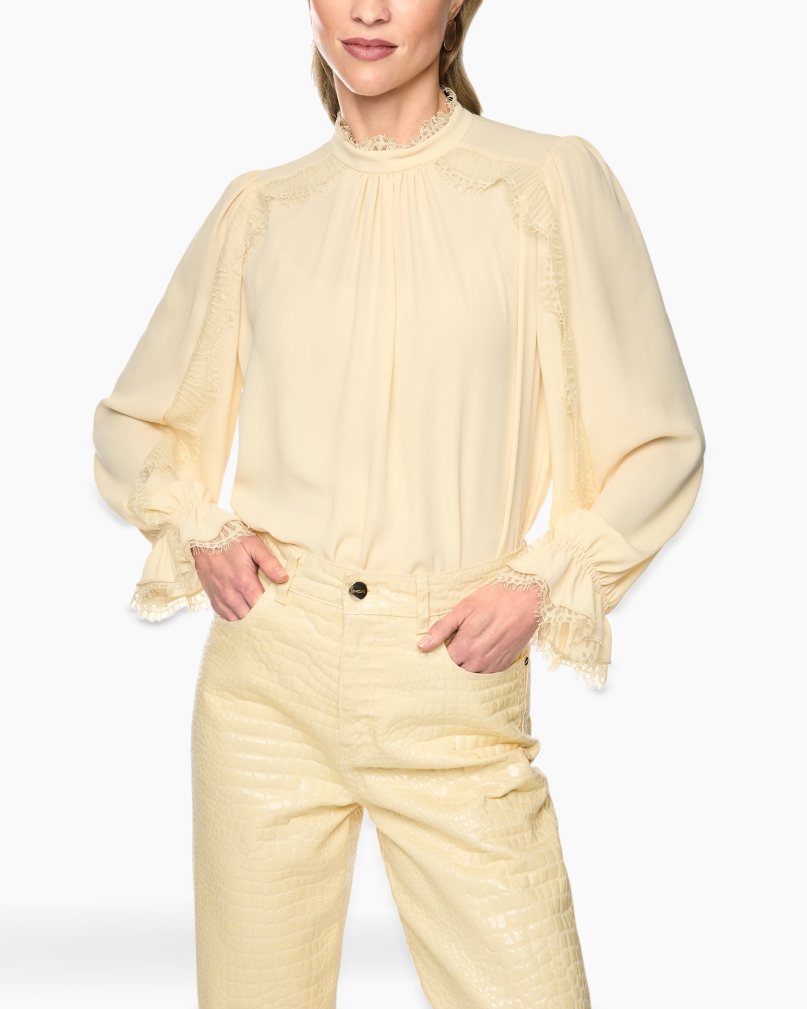 blouse, rimpelrand, hoge kraag, pofmouw, crepe-stof