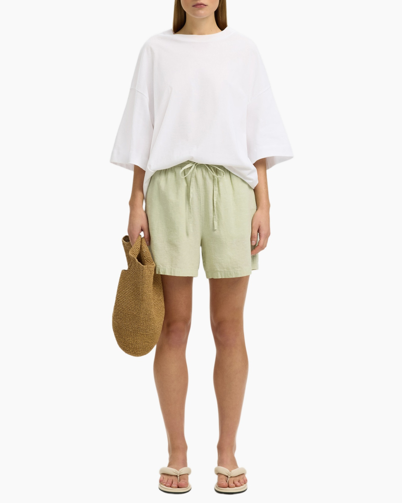 Kleding, Korte broek, Handtas, Schoen, Persoon