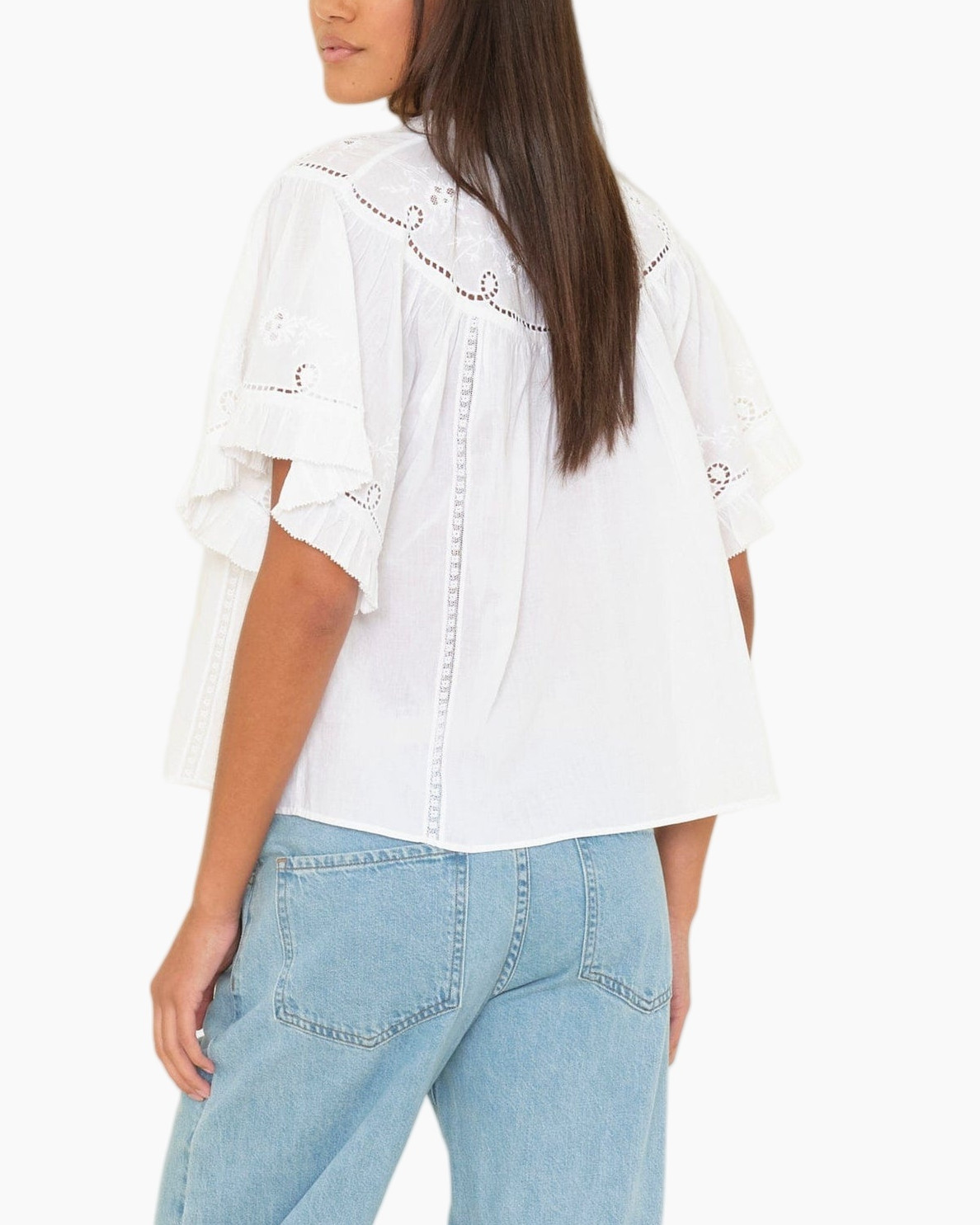 witte blouse, eyelet details, korte mouwen, knopen, kraag