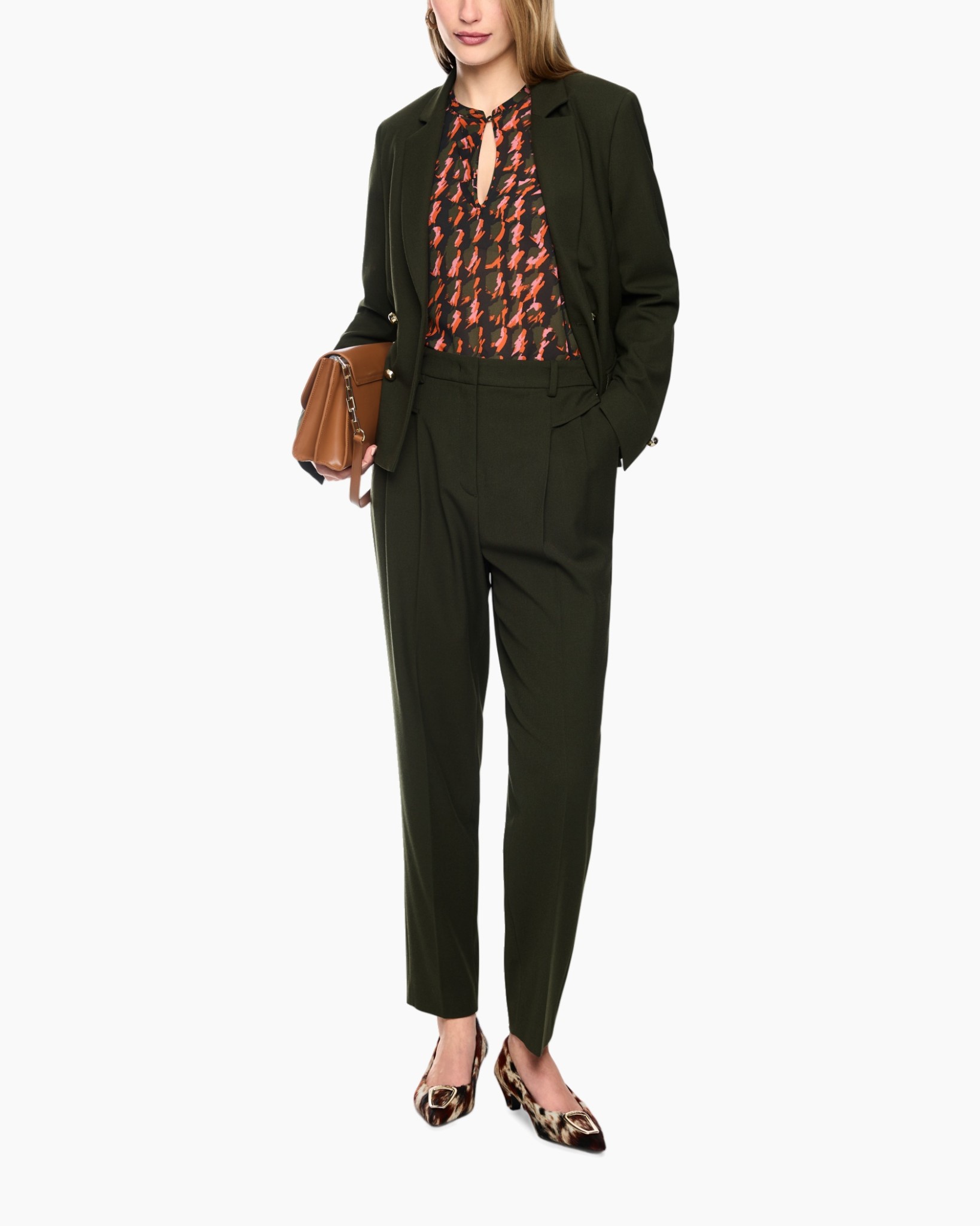 broek, blazer, jas, blouse, tasje, loafers