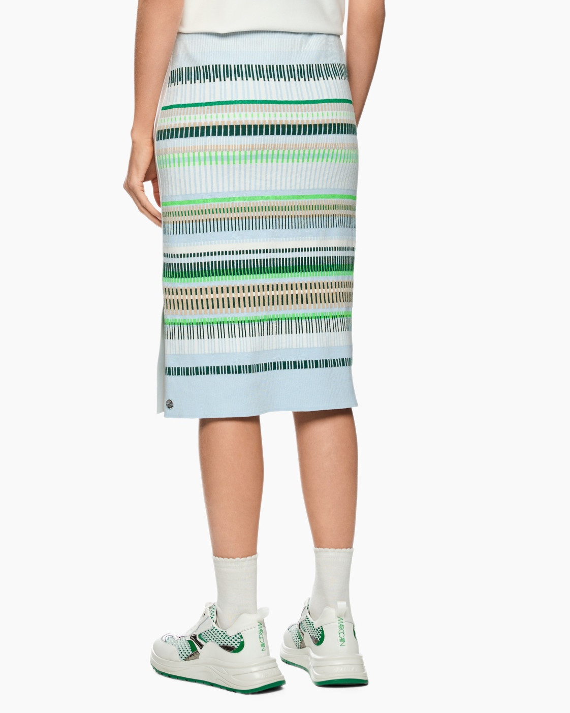 Clothing, Skirt, Person, Miniskirt, Shoe