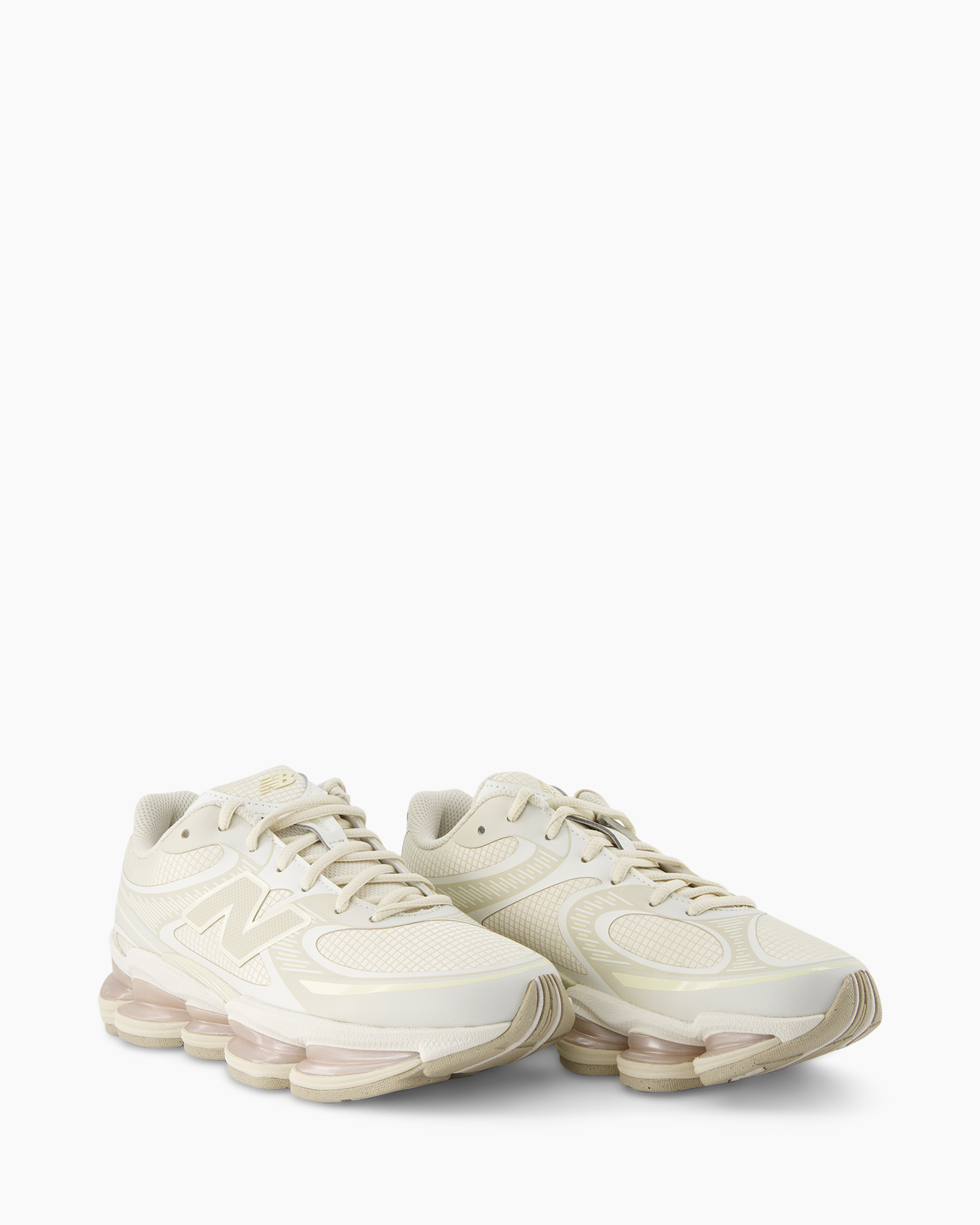 sneaker, schoen, crème kleur, grote zool, mesh, hardloopschoen