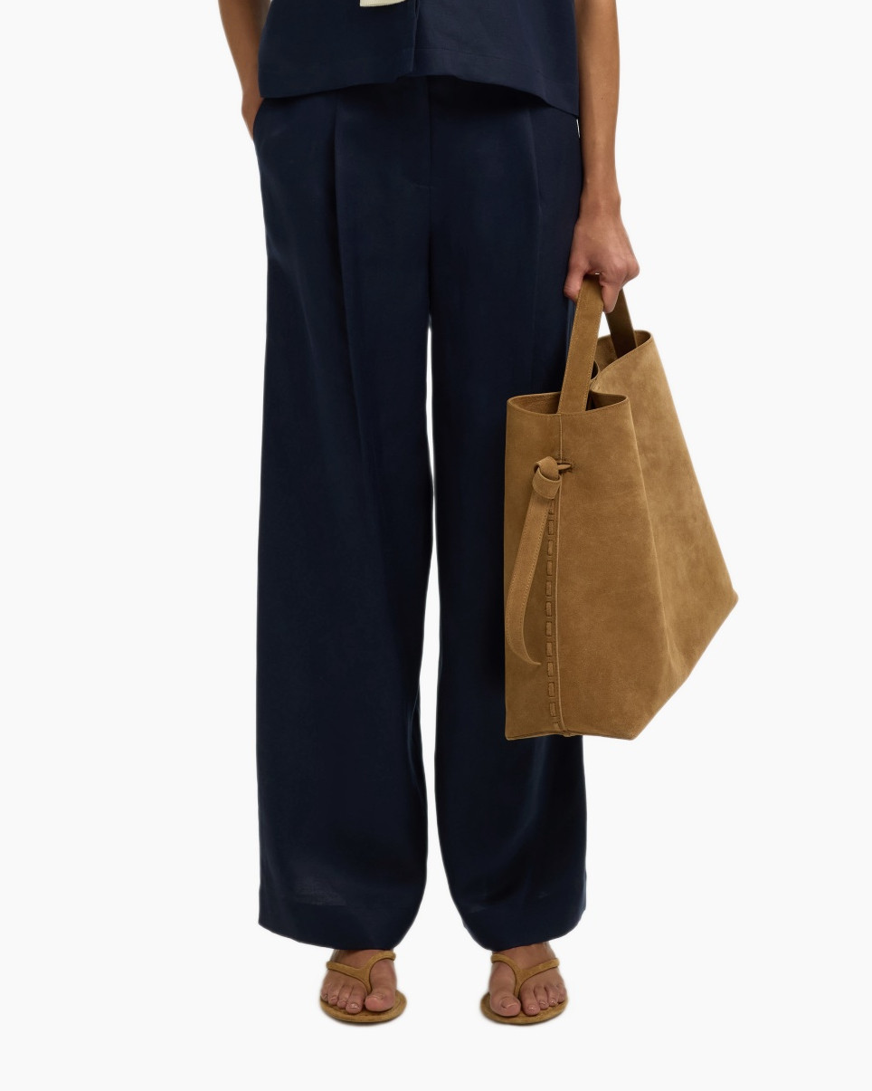 pants, wide-leg, navy, tote bag, sandals