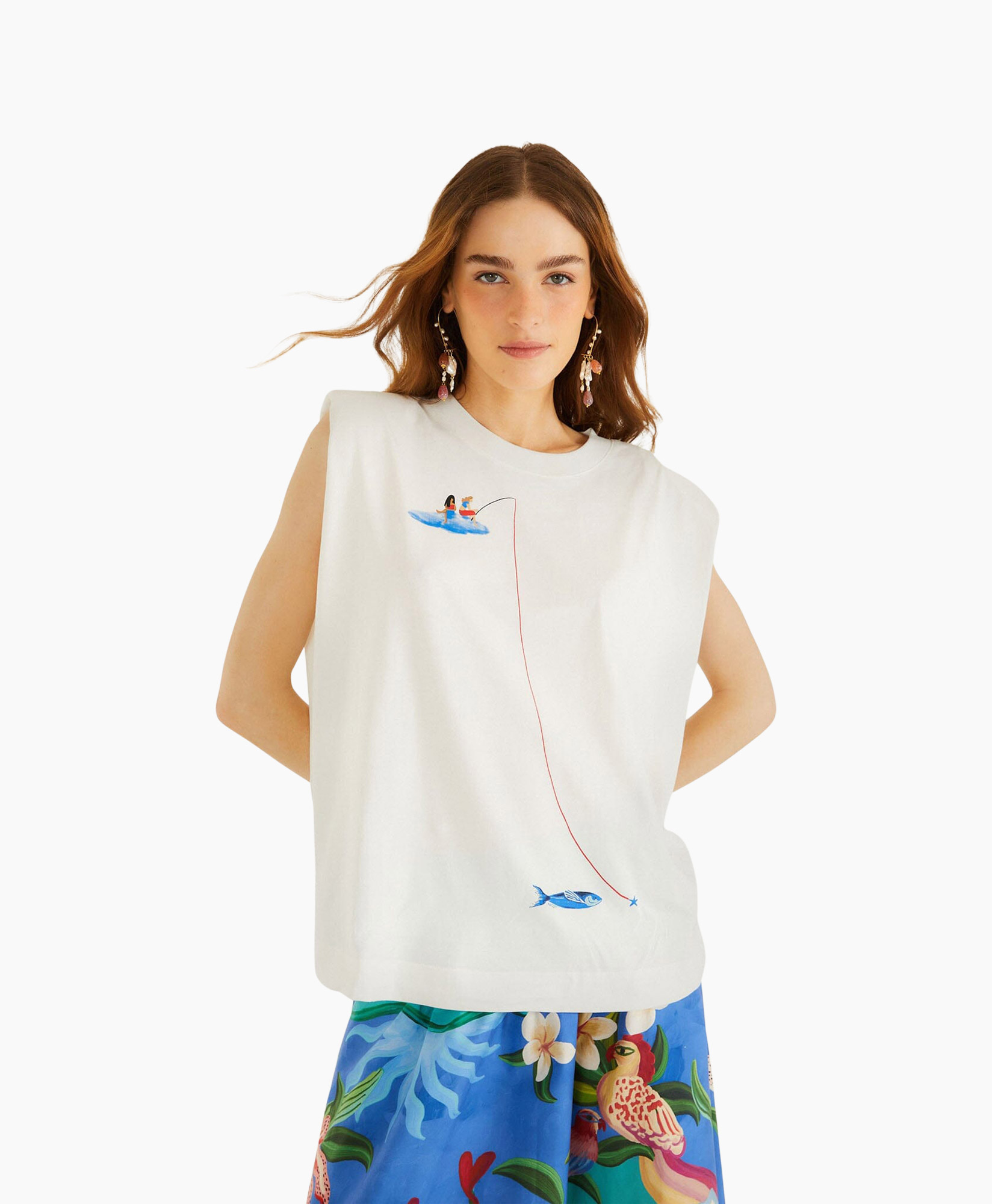 top without sleeves, witte t-shirt, grafische tee, vissersboot, vis patroon
