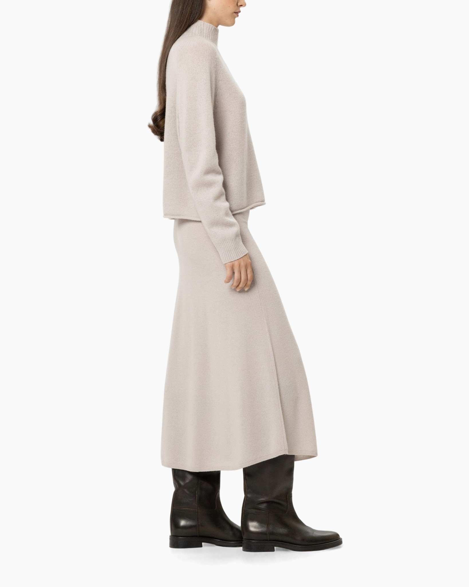 rolkraag, brei sweater, beige, rok, laarzen