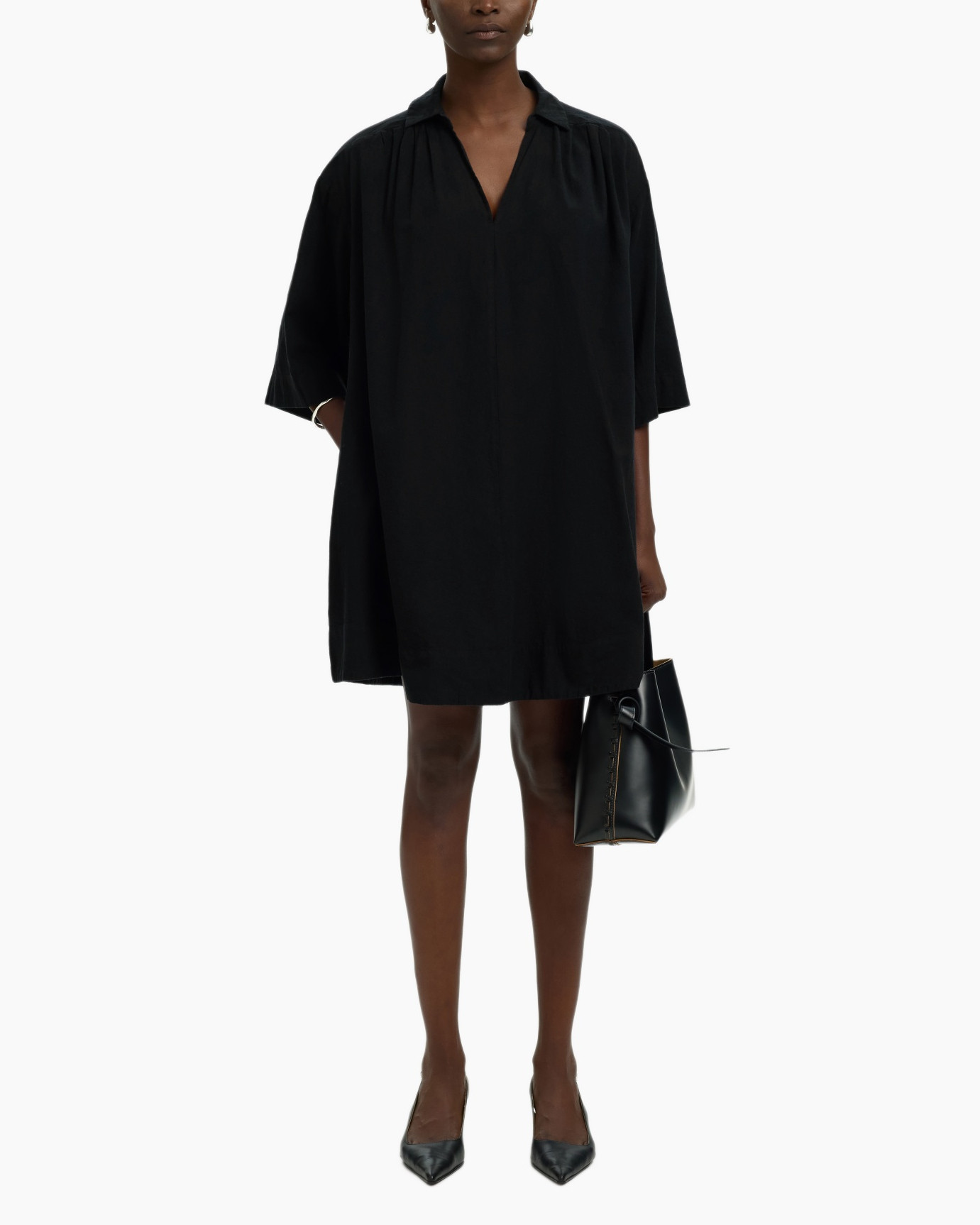 jurk zwart, shiftjurk, knielengte, brede mouwen, zonder zakken