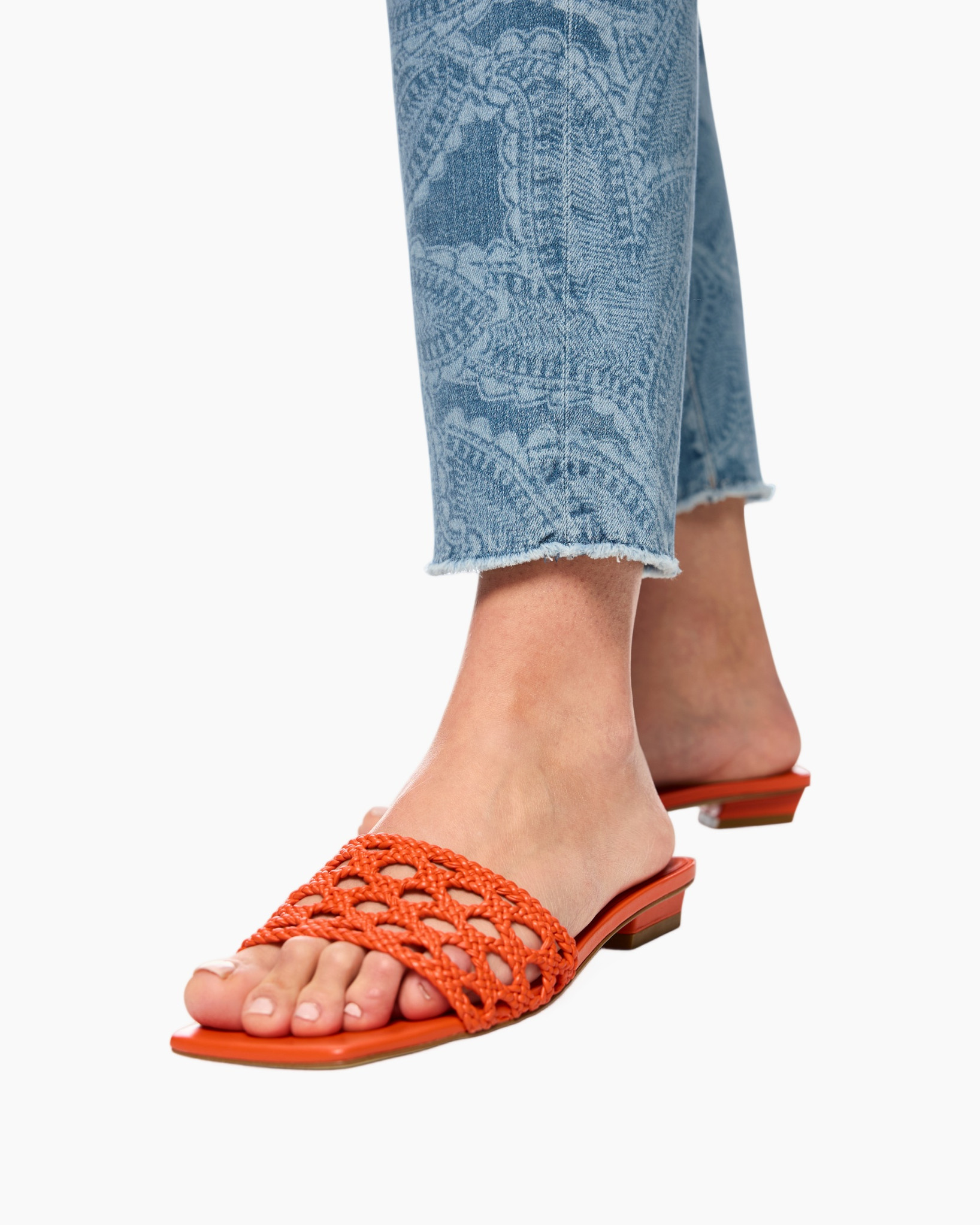 sandalen, open tenen, gevlochten, platte hak, oranje