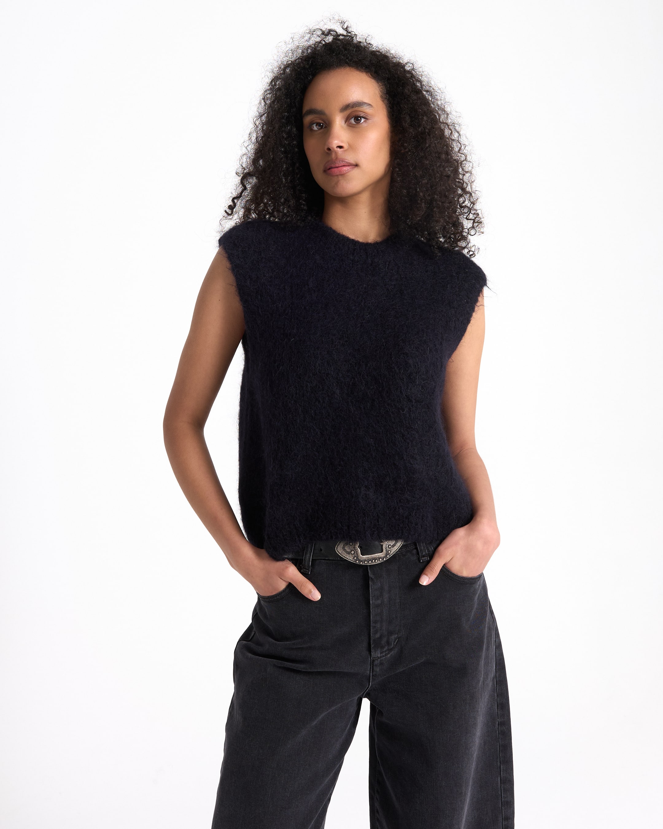 zwart mouwloos top, vachtig breisel, tanktop, dames top, donkere kleur