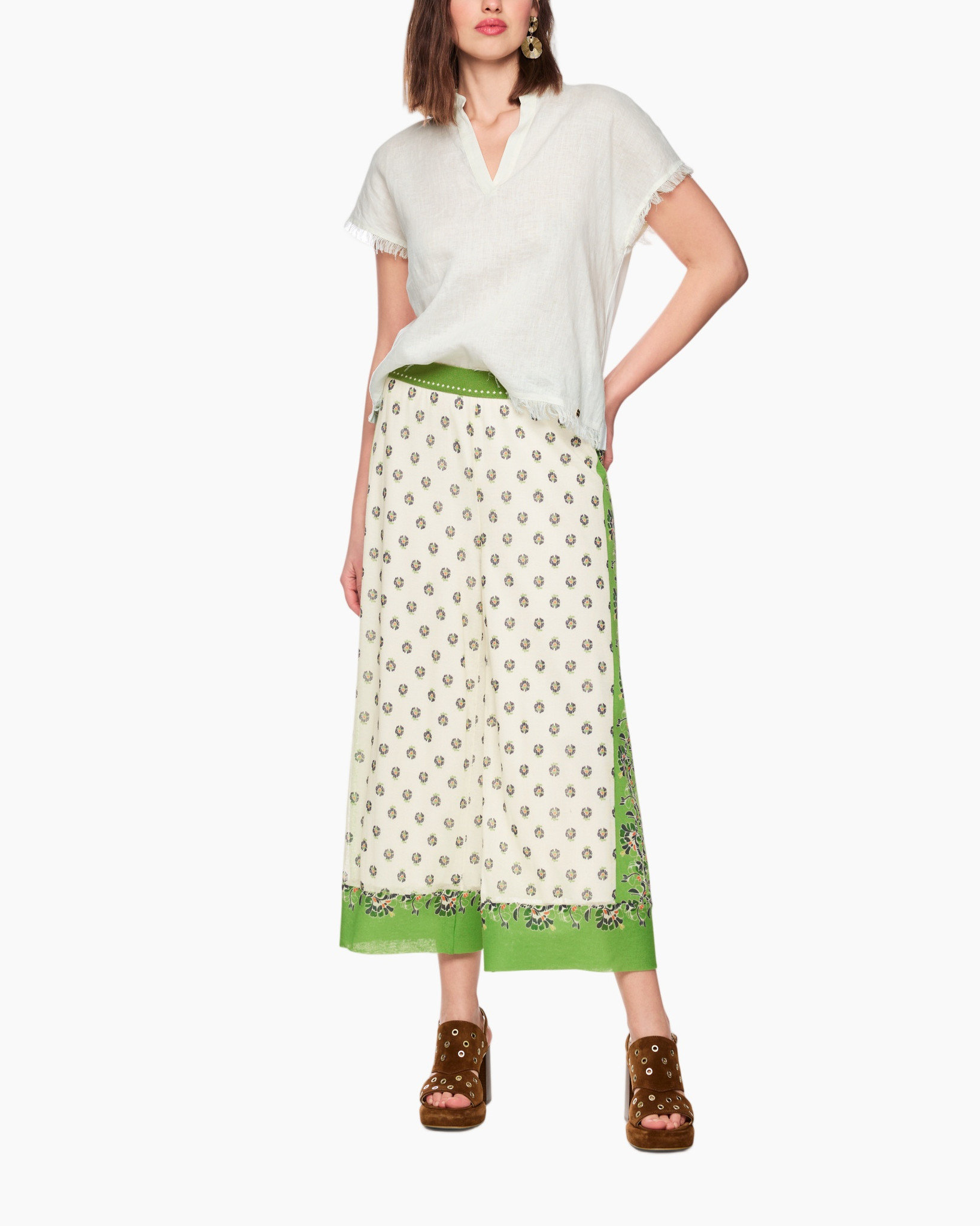 linnen top, korte mouwen, V-hals, wit, maxi-rok, groene rand, geprinte rok, wijd vertelt