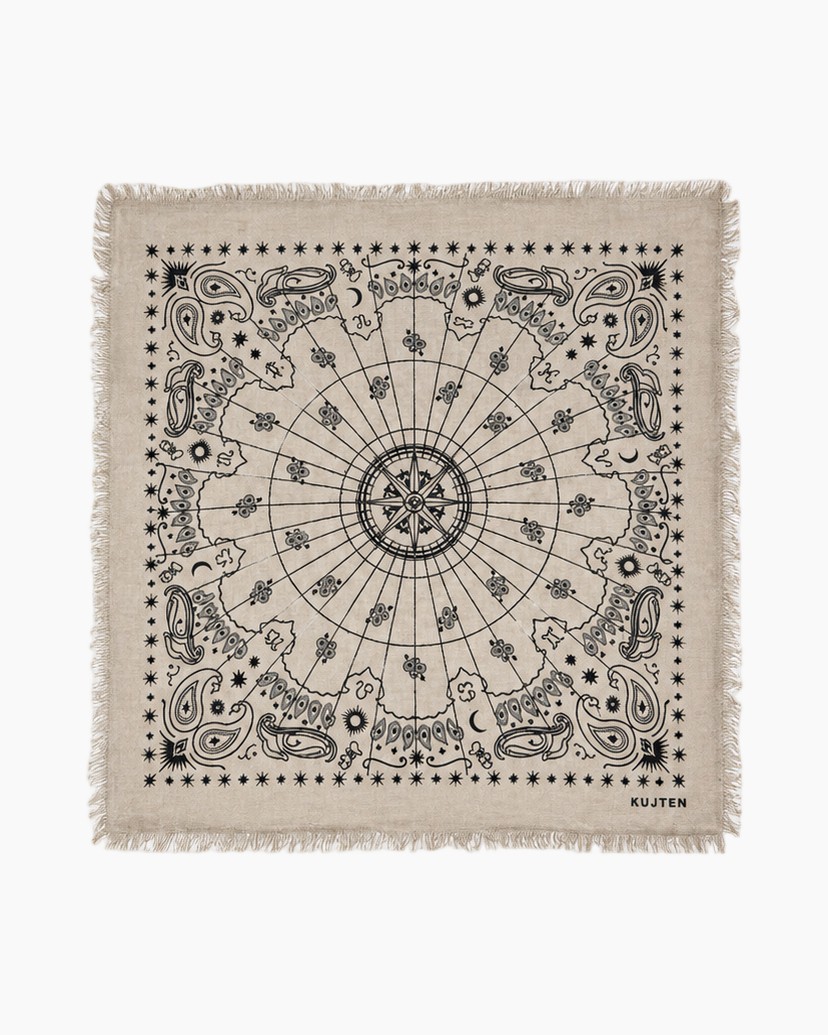 vierkante sjaal, beige, zwarte print, kompaspatroon, gerafelde randen