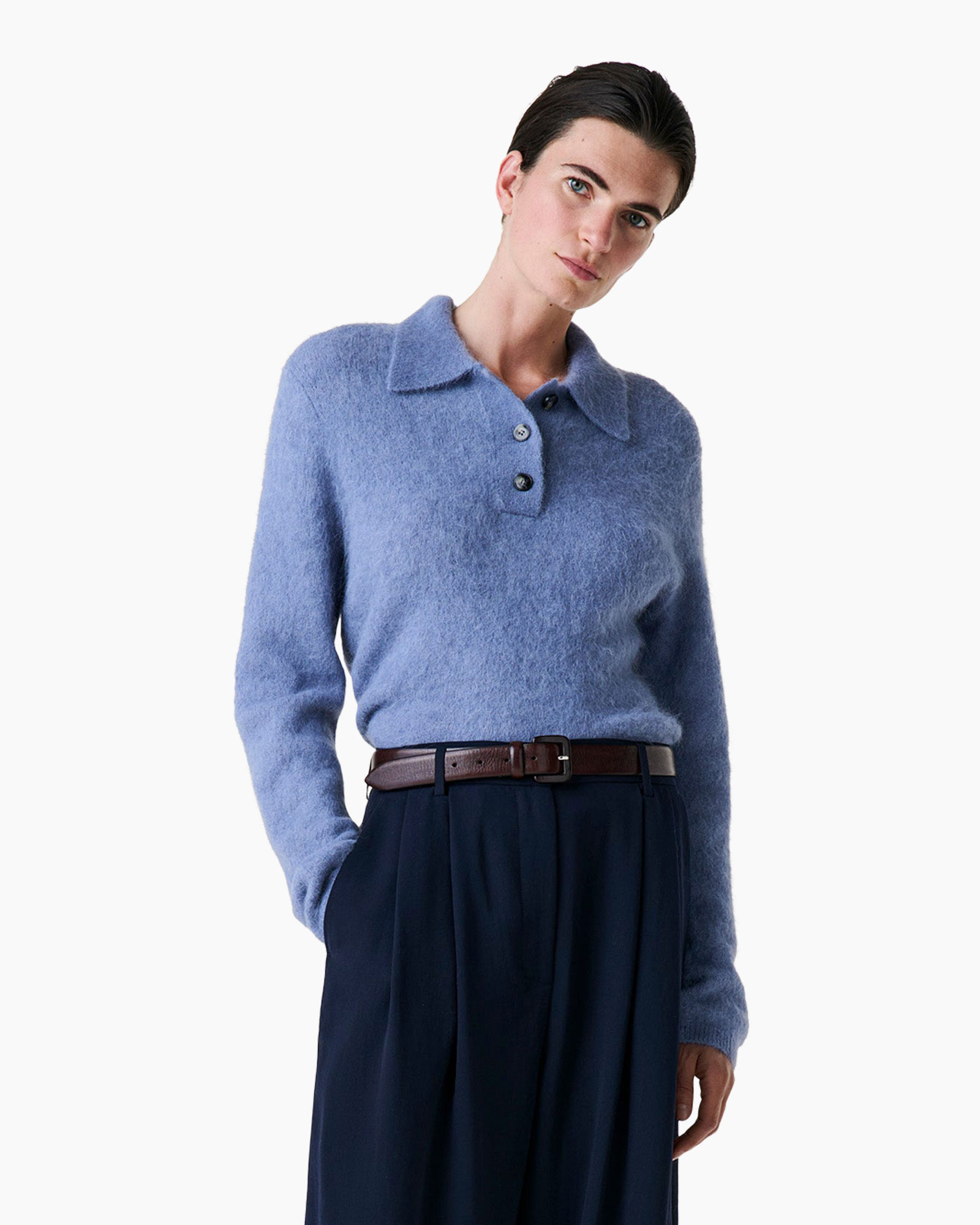 gebreide trui, zachte textuur, polo kraag, lange mouw, blauw