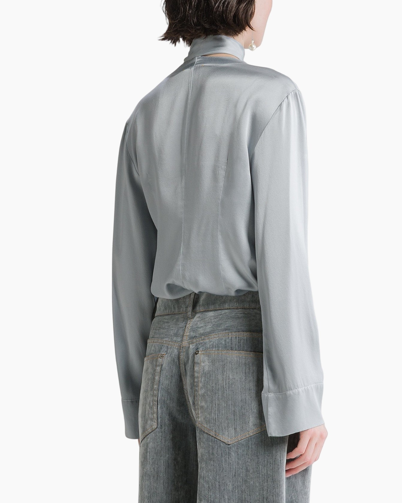blouse, sjaal, kraagsluiting, lange mouwen, lichtgrijs