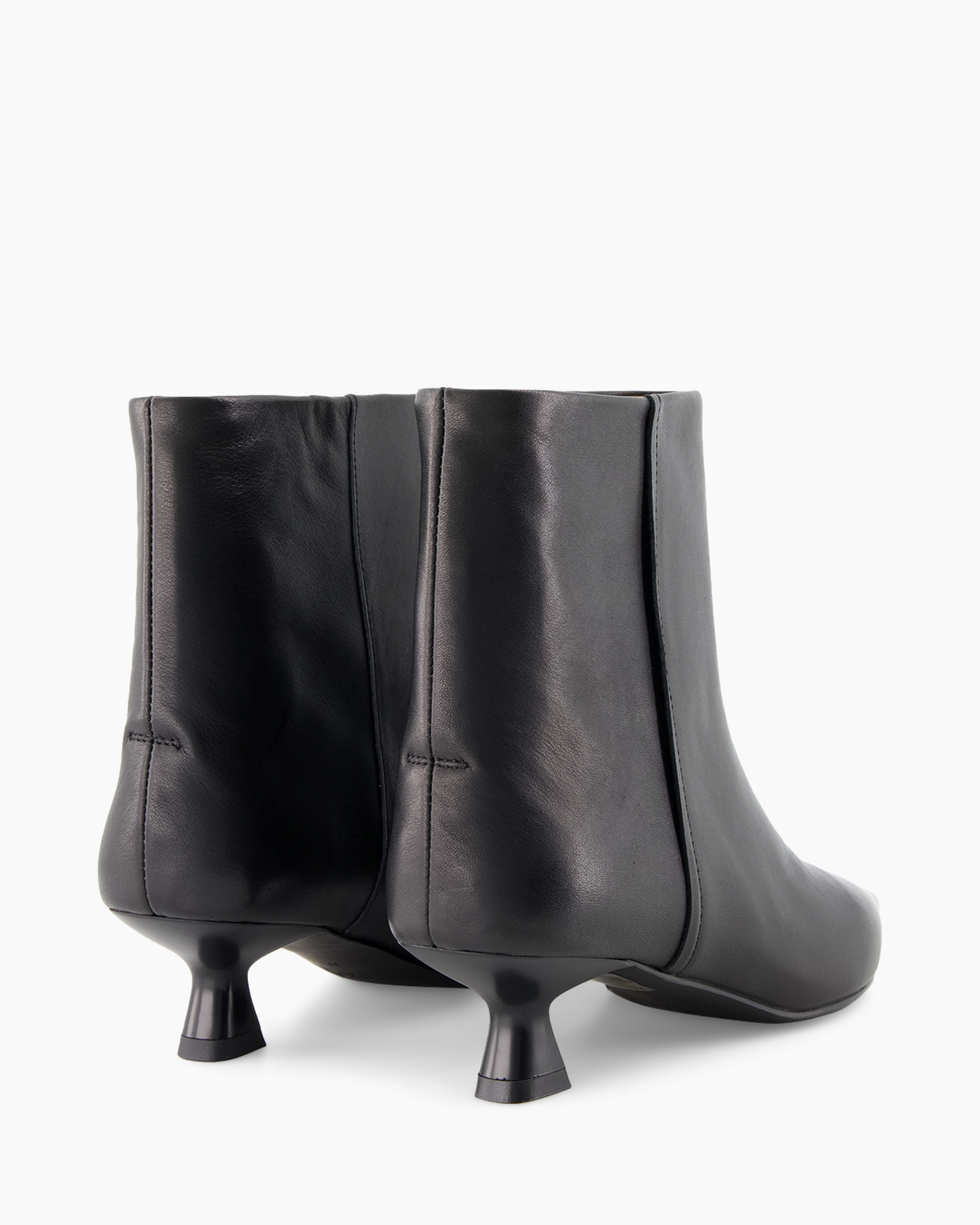 enkellaarzen, zwart leer, kittenhak, zijrits, stikseldetail