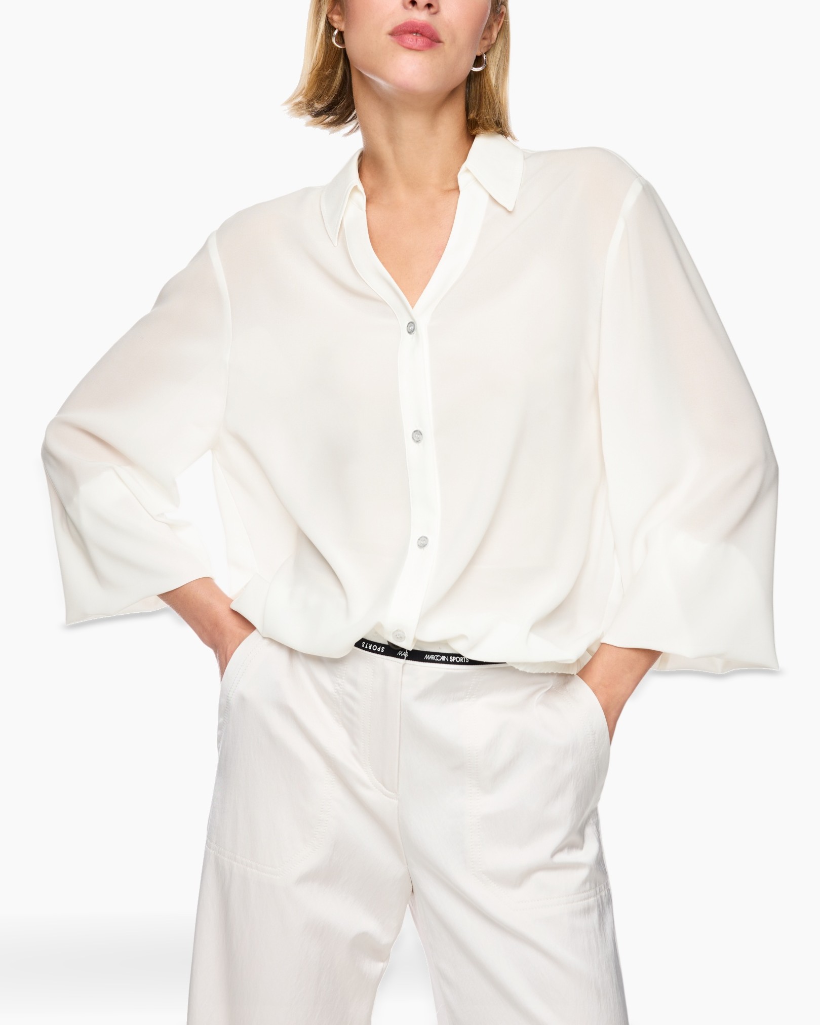 witte blouse, knopen blouse, pofmouwen, kraag, losse pasvorm