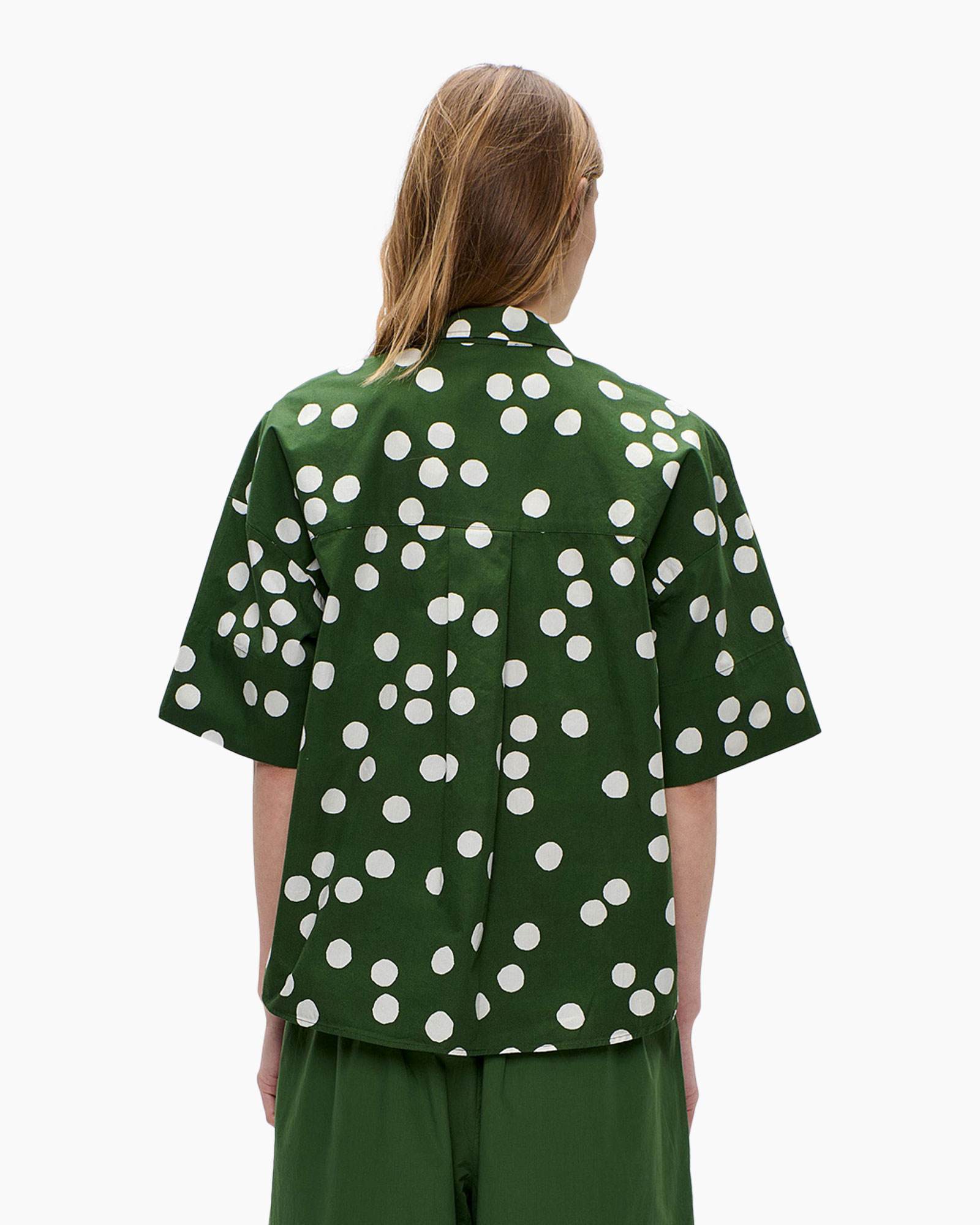 groene shirt, polkadot, korte mouw, kraag, knopen