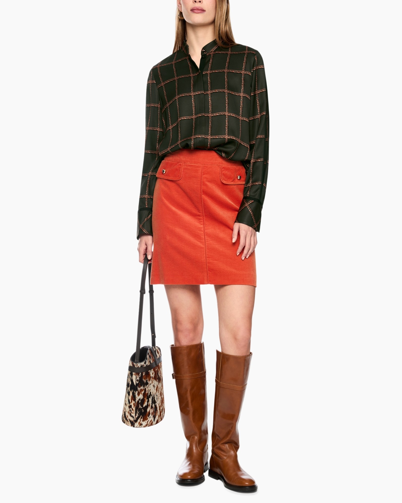 blouse, ruitjesprint, lange mouwen, oranje rok, knee-high laarzen