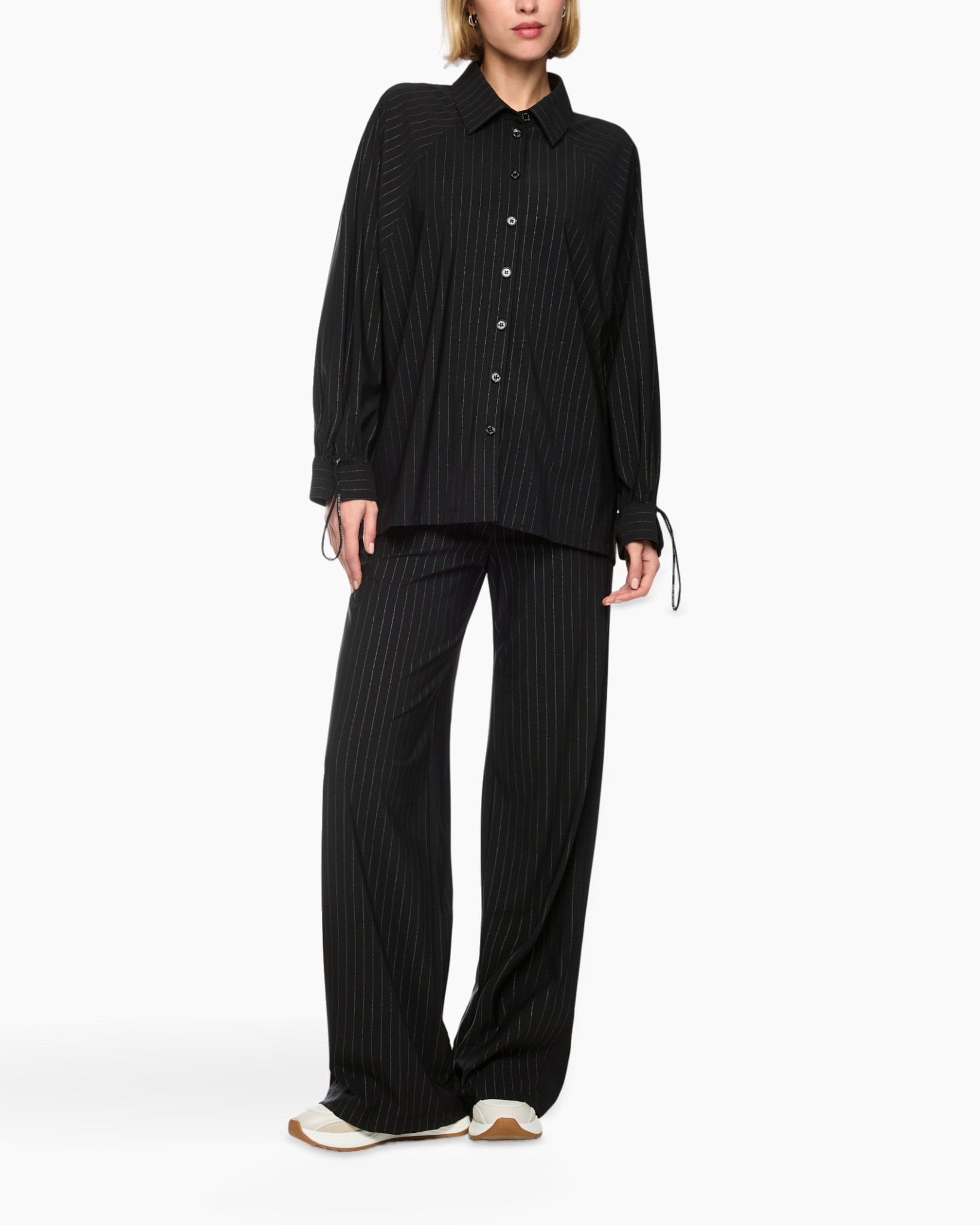 zwart streepjes overhemd, streep/pinstripe broek, oversized blouse, werkoutfit, lange mouwen shirt