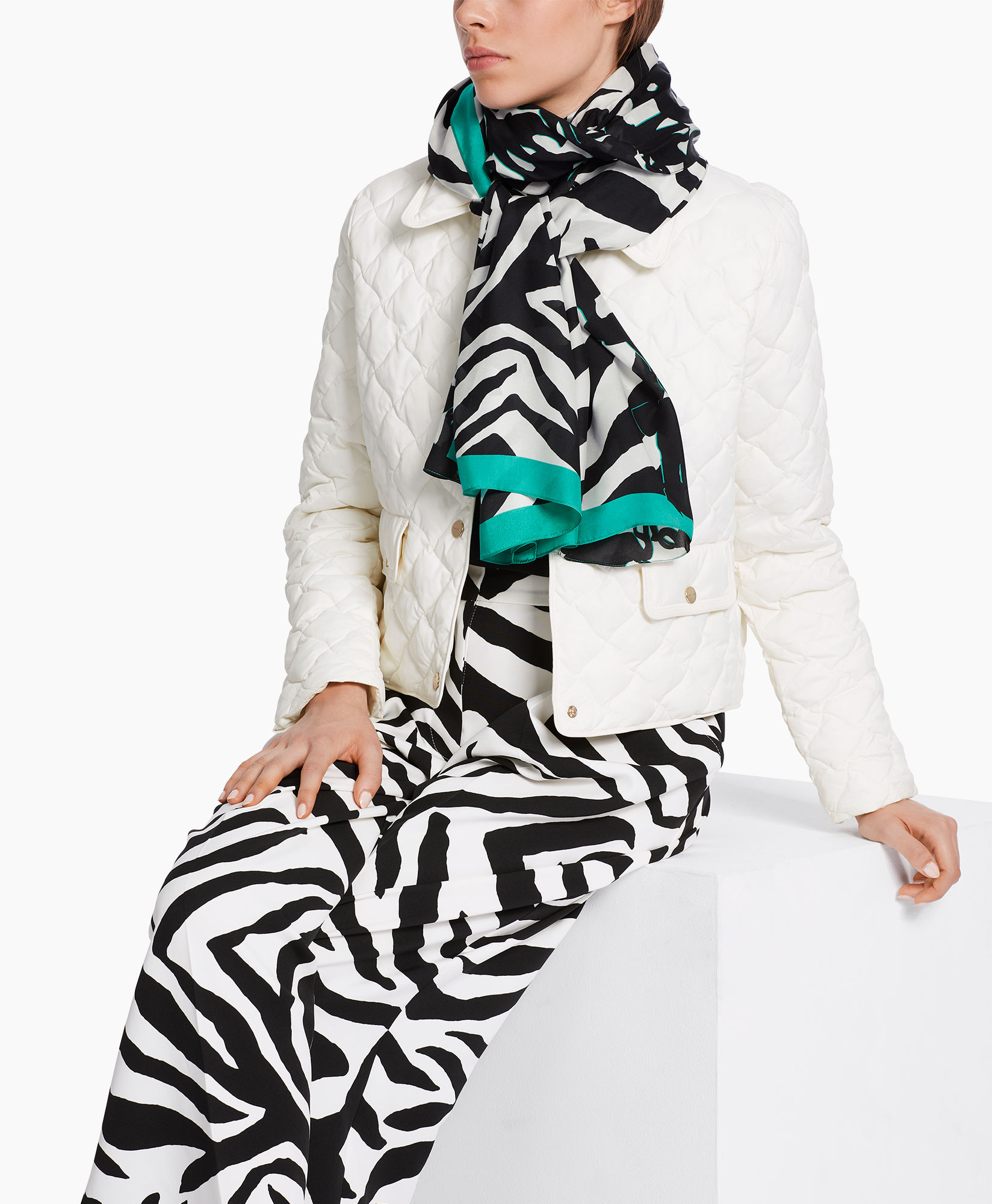 Marccain Collectie Shawl Wc B4.15 Z16 Zwart