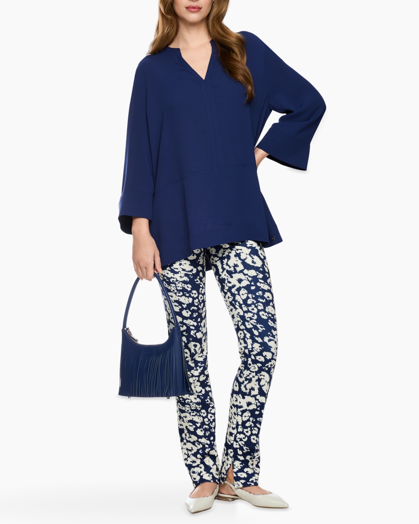blauwe tuniek, vleermuismouwen, effen top, uitlopende zoom, gedrukte leggings