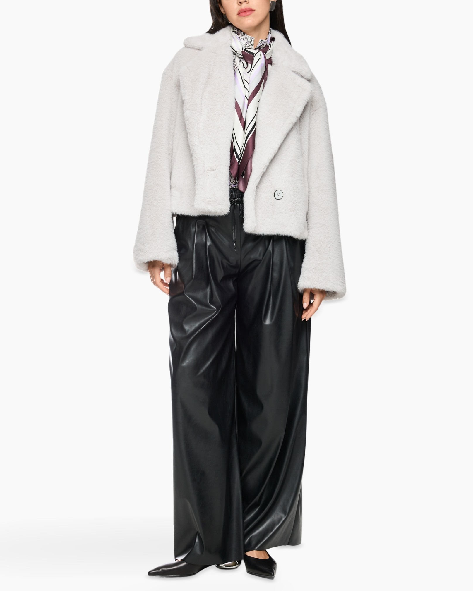 jacke aus Schafffell, Kunstpelz, weißes mantel, weite Hose, tuch/scarf