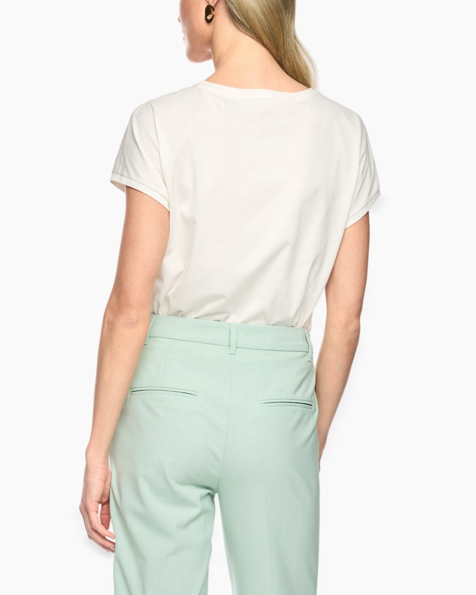 t-shirt, korte mouwen, crème, rugzicht, broek met zakken