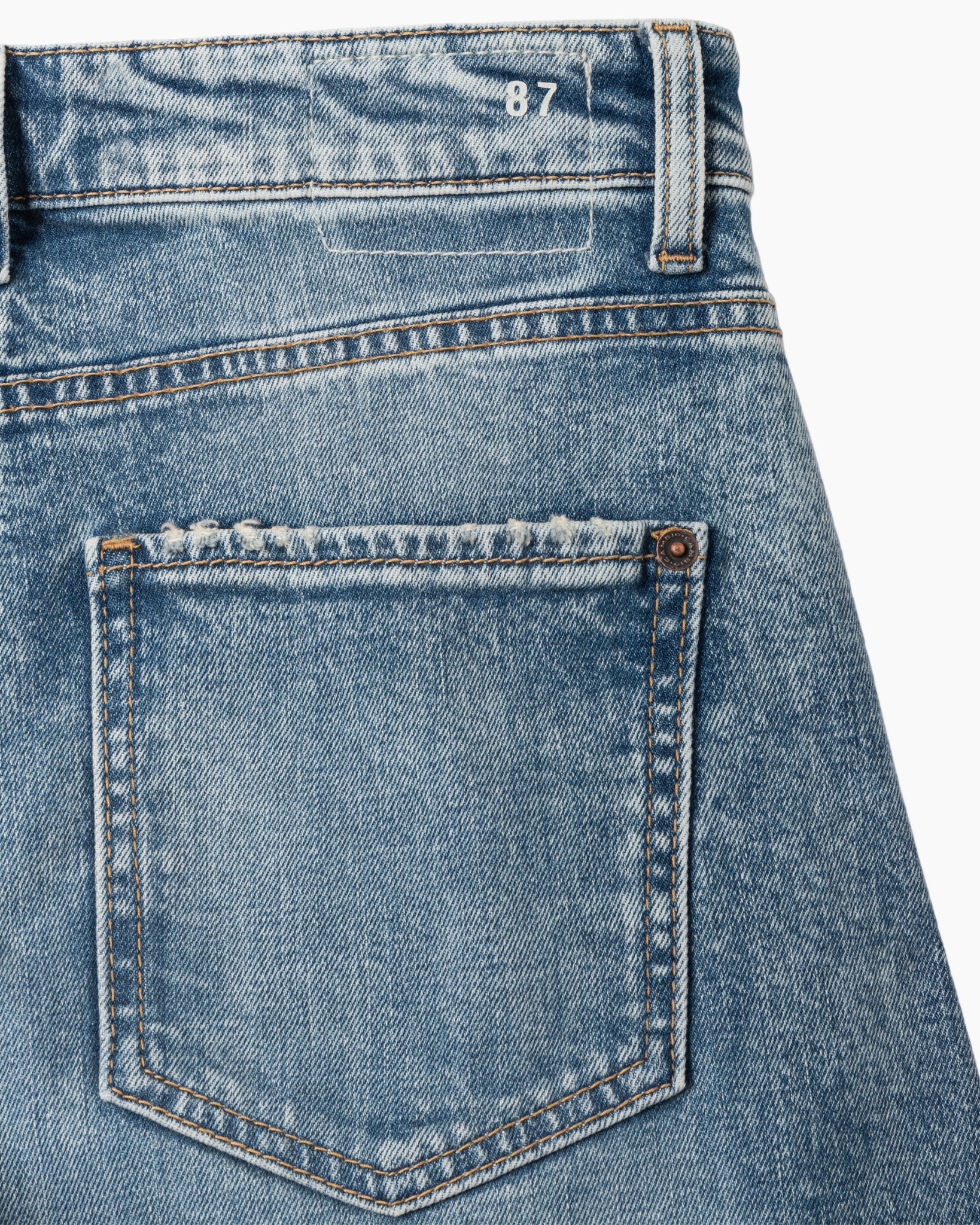 spijkerbroek, denim, rugzak???, kontvak?, blauw