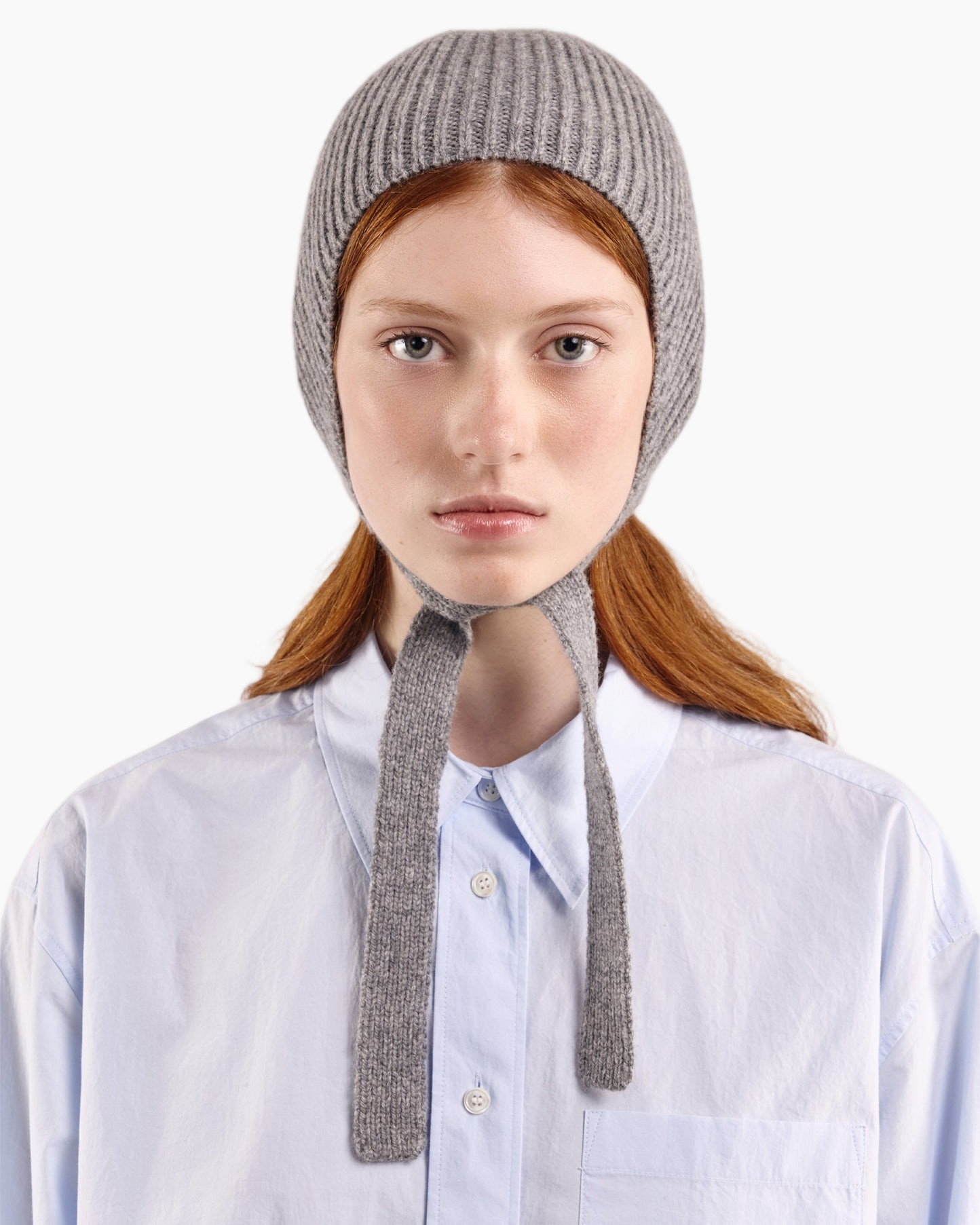 gebreide muts, oorflap muts, grijs, touwtjes als sjaal, unisex, hoed