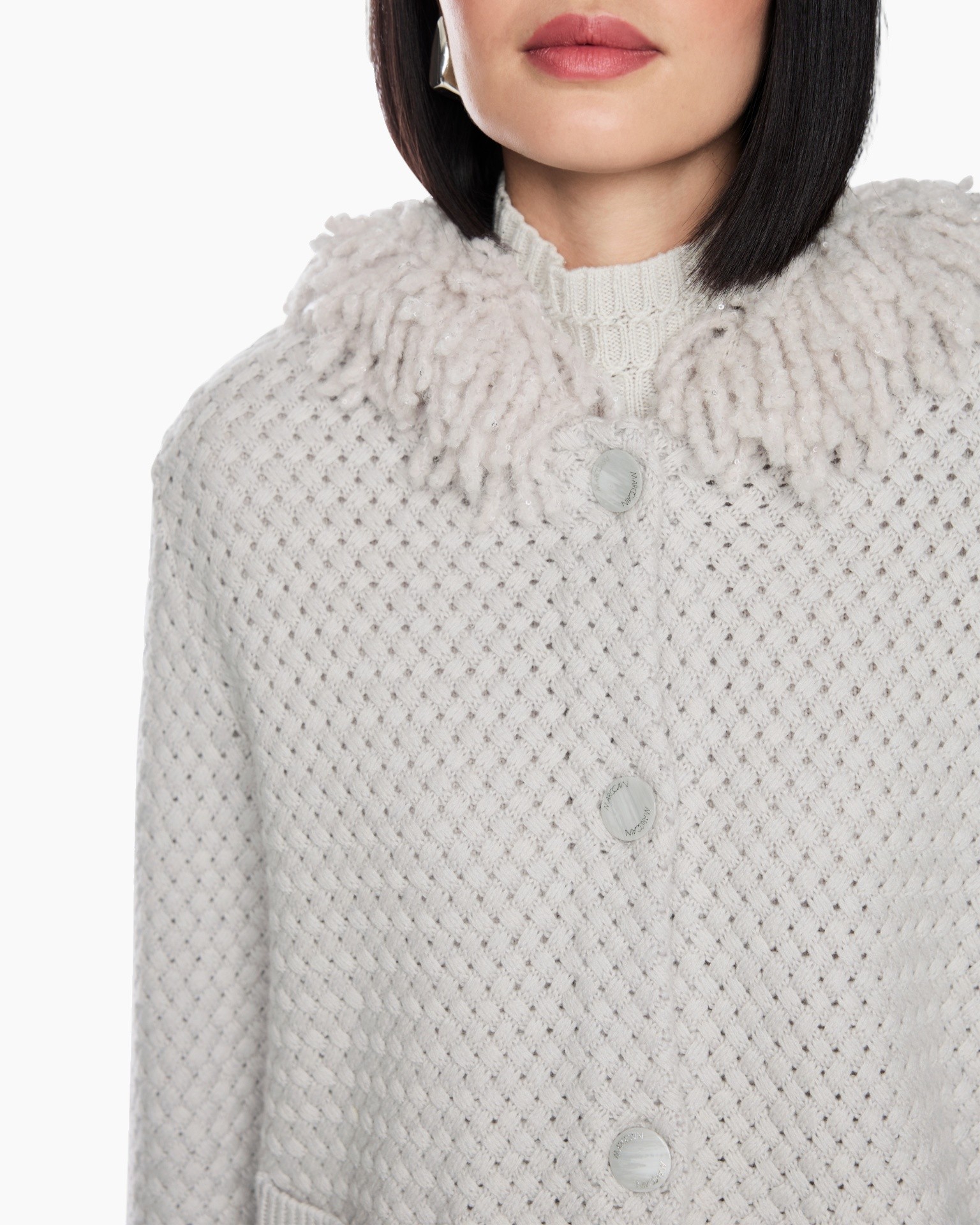 gebreide cardigan, textured breiwerk, wollen kraag, knoopsluiting, creme kleur