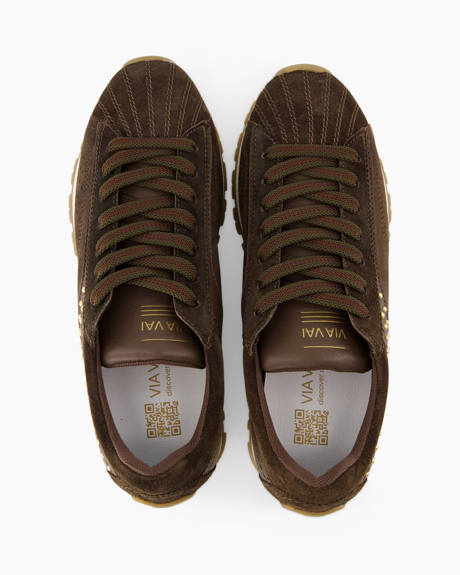 bruine sneakers, veterschoenen, suede, casual schoenen, ronde neus