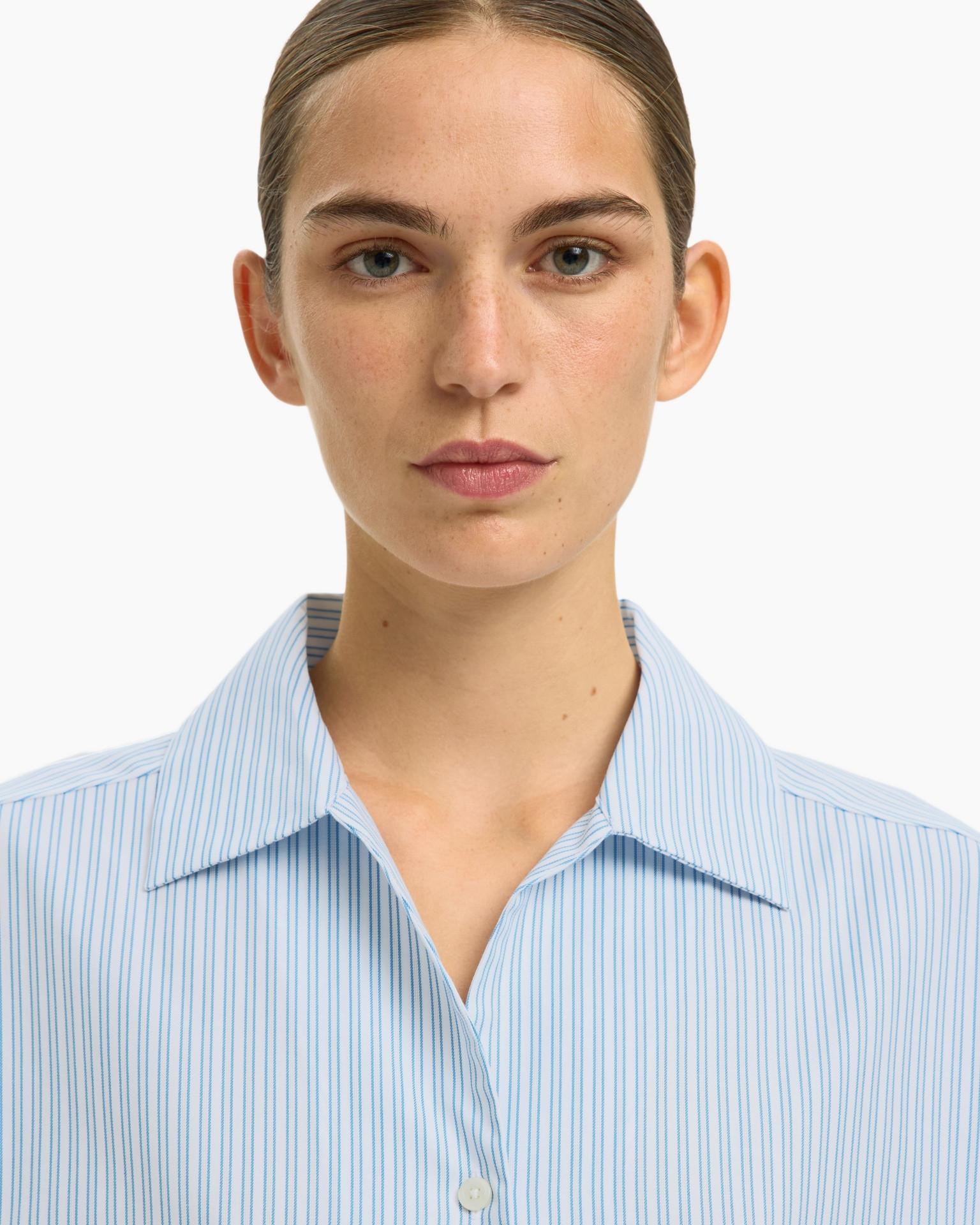 knopsluis, gestreepte blouse, lichtblauw, los vallend, wijdere mouwen