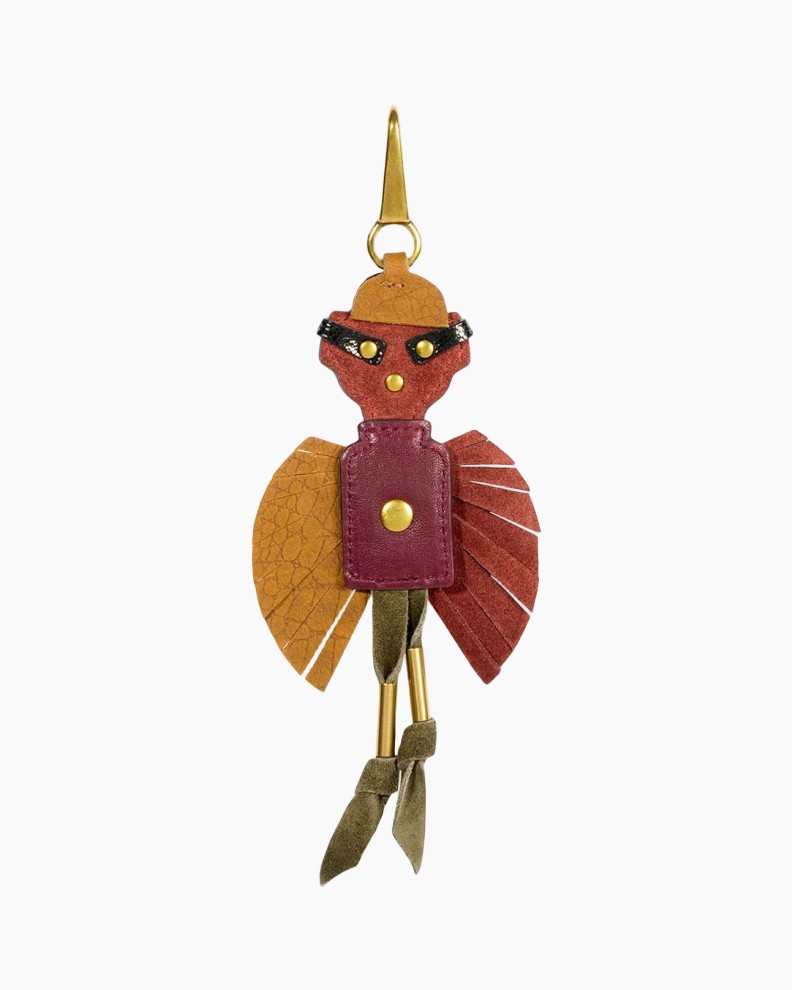 leerhanger, vogelfiguur, kleurige vleugels, goud hardware, hanger accessoire