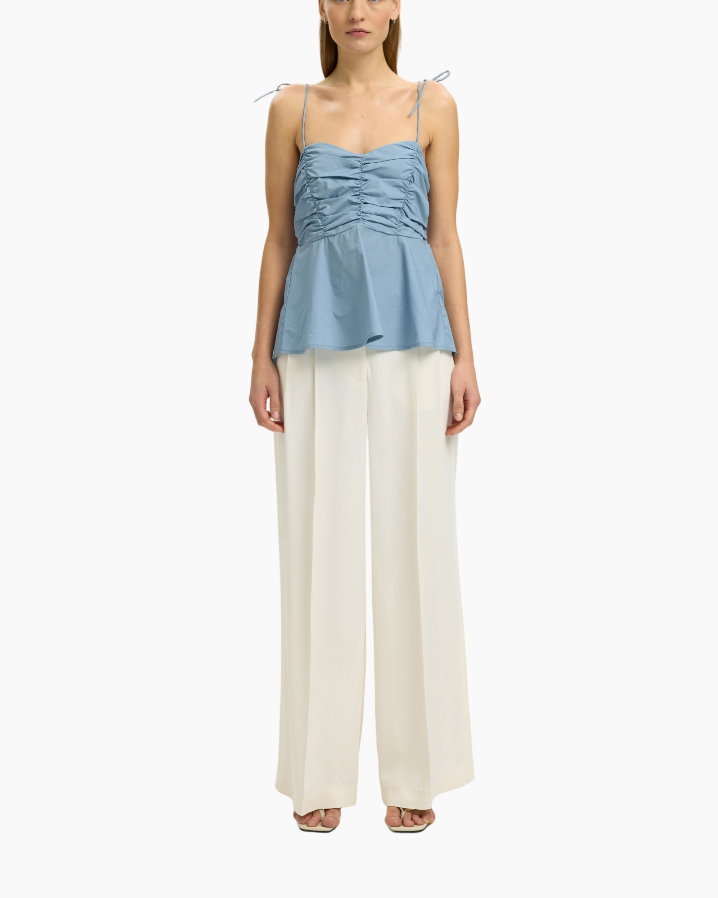 blauwe top, geruideerde buste, spaghetti bandjes, peplum, wijdedelige broek