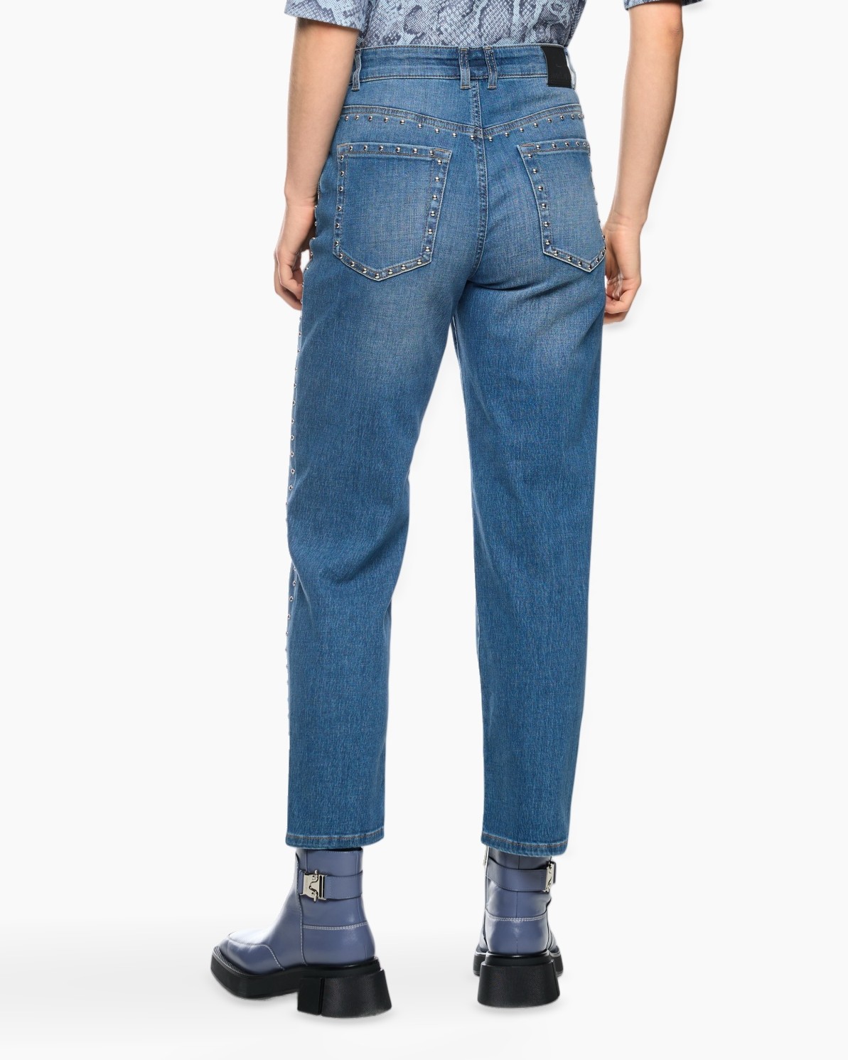 spijkerbroek, denim, rechte pijp, geribbelde details, enkellaarsjes