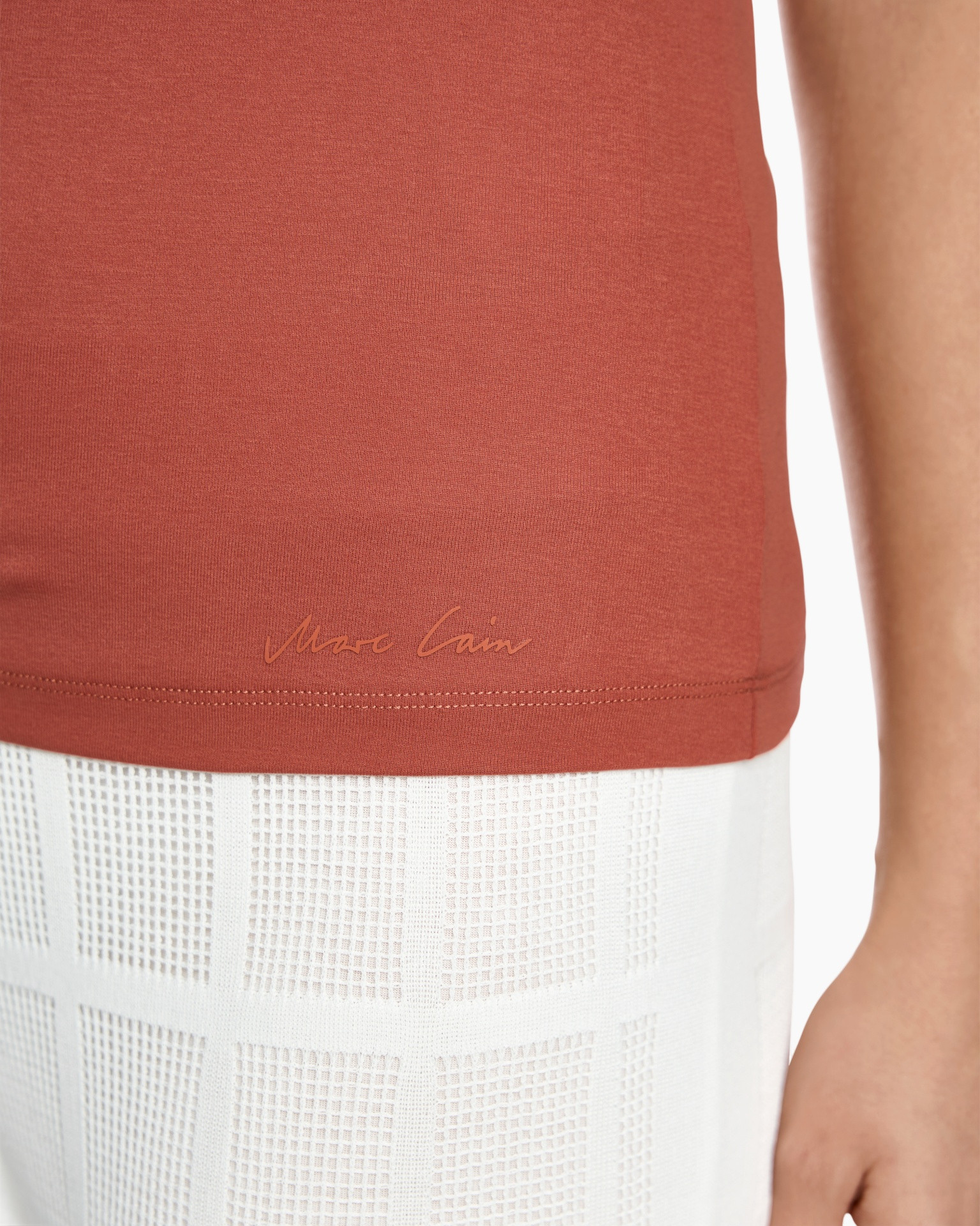 t-shirt, red, logo-free, cotton, hem stitching