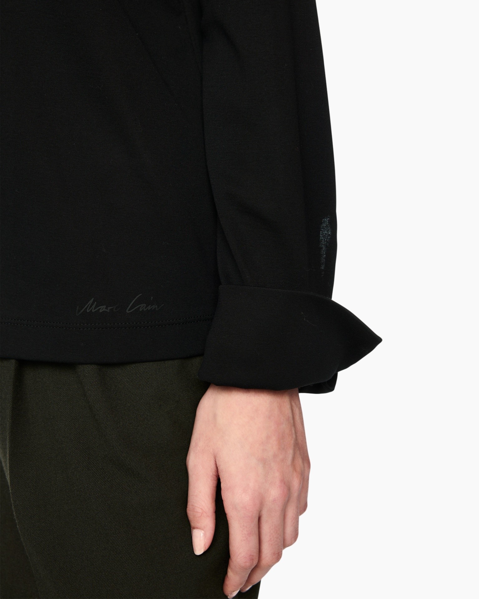 zwart vest, lange mouw, gerimpelde zoom, breipatroon, naad textuur