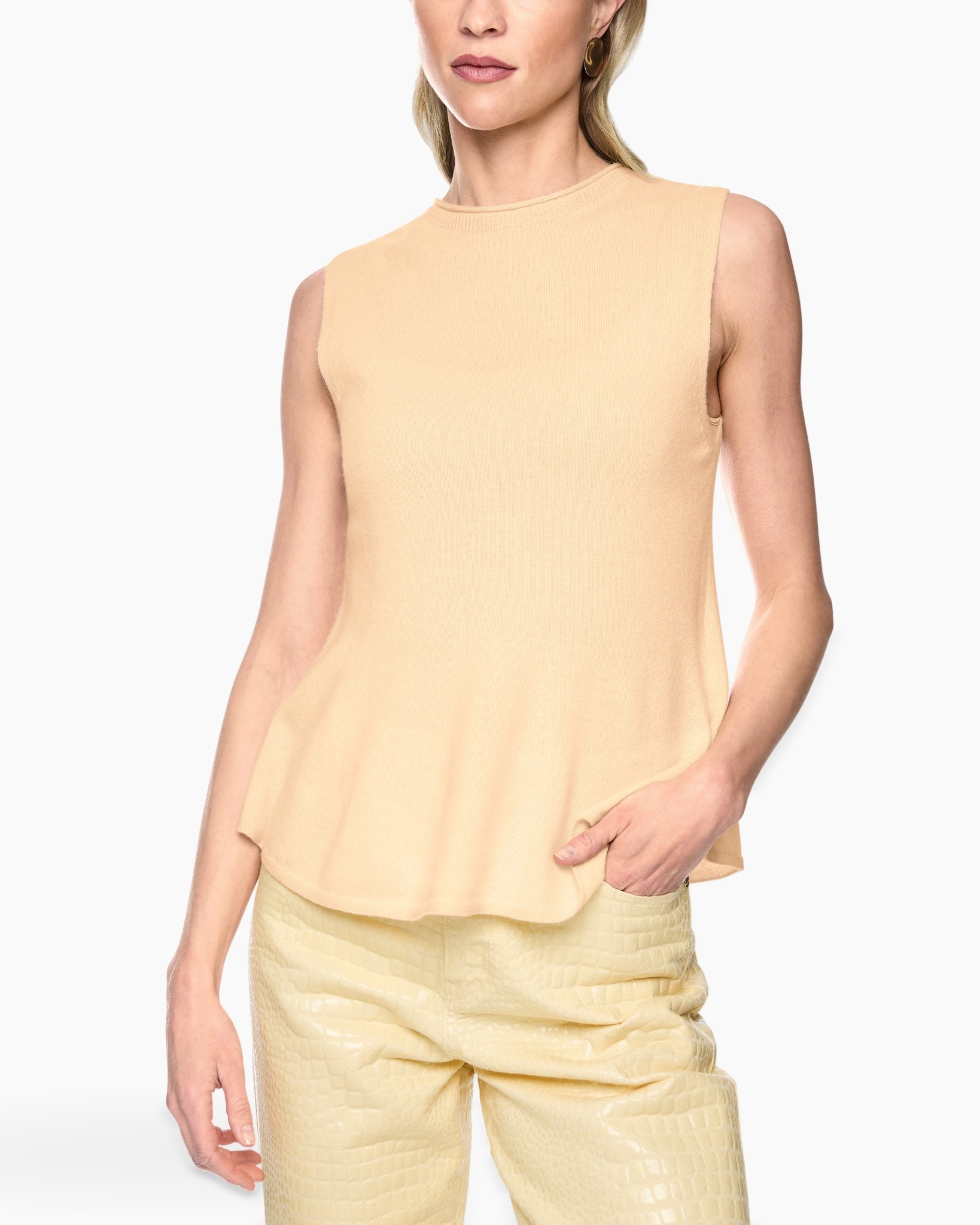 top zonder mouwen, peach/ornage top, tanktop, breisel stof, casualtop
