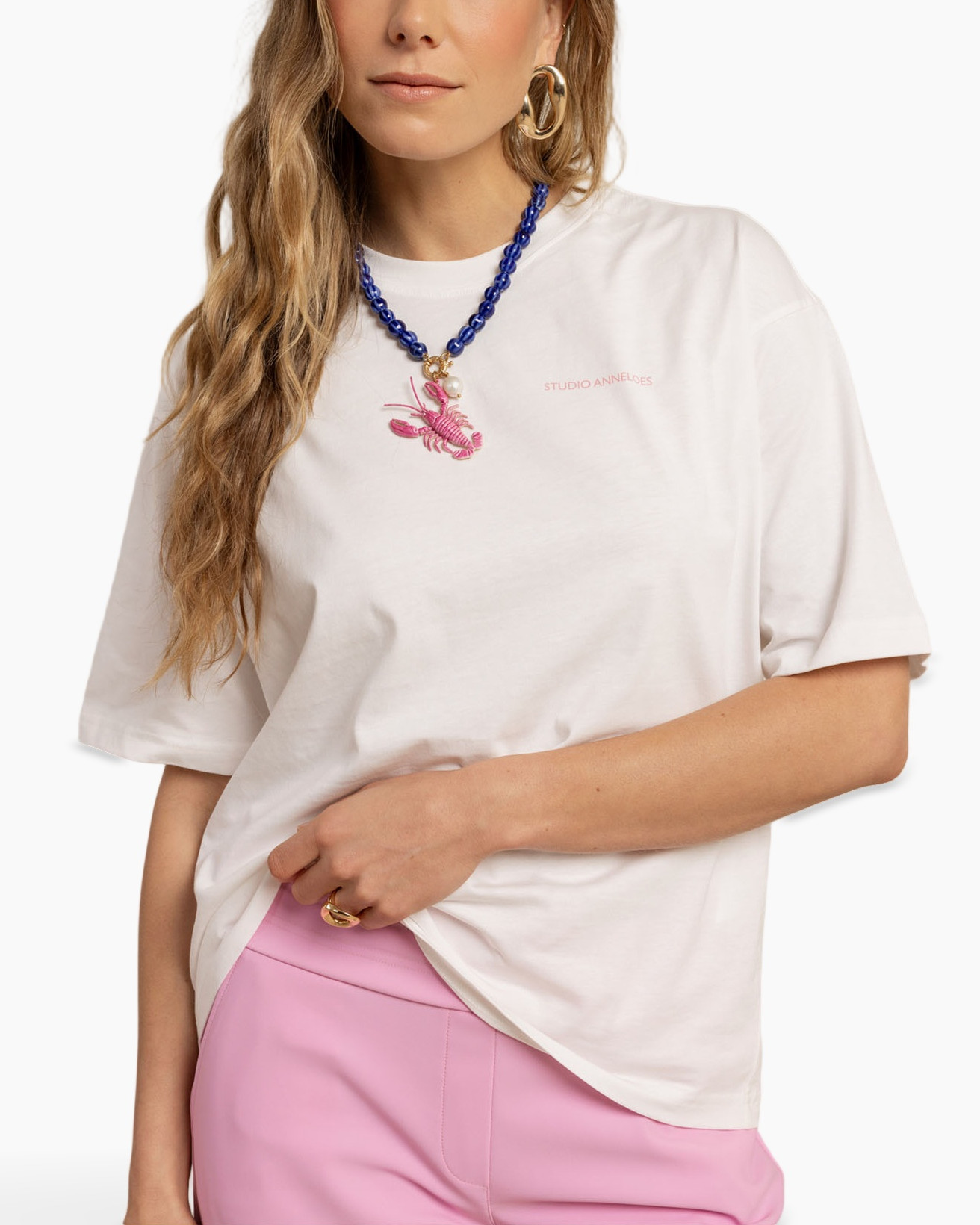 t-shirt, crewneck, short sleeve, white, pink shorts